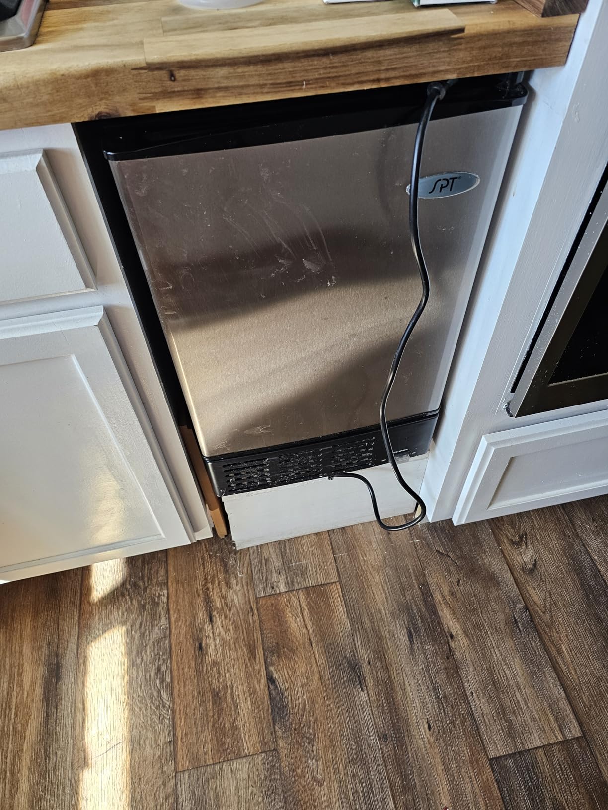 SPT IM-150USA Stainless Steel Undercounter Ice Maker with Freezer, No Drain Required customer photo 1