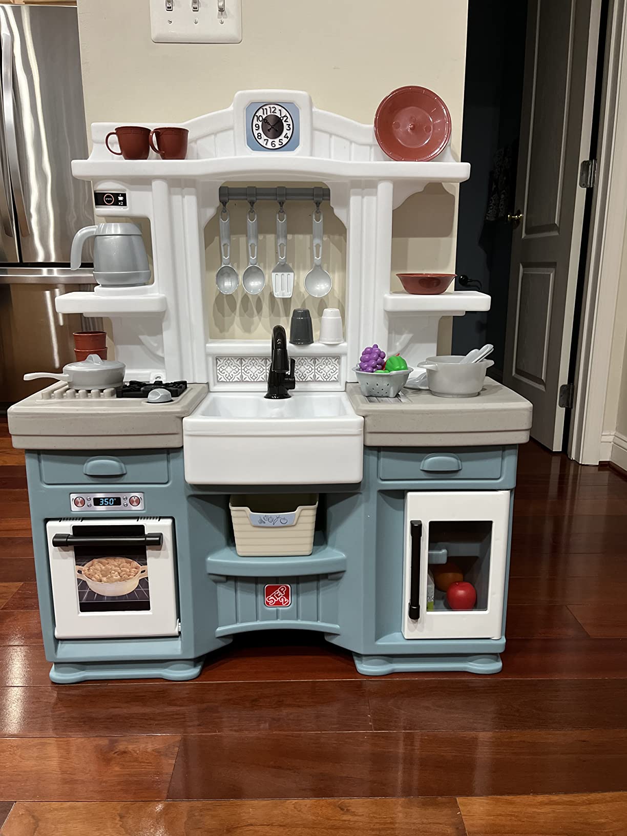 Step2 Timeless Trends Kids Kitchen Playset, Indoor/Outdoor Kitchenette, Interactive Play with Lights and Sounds, Made of Durable Plastic, Includes 21 Piece Toy Accessories, for Toddlers 2+ Years Old customer photo 2
