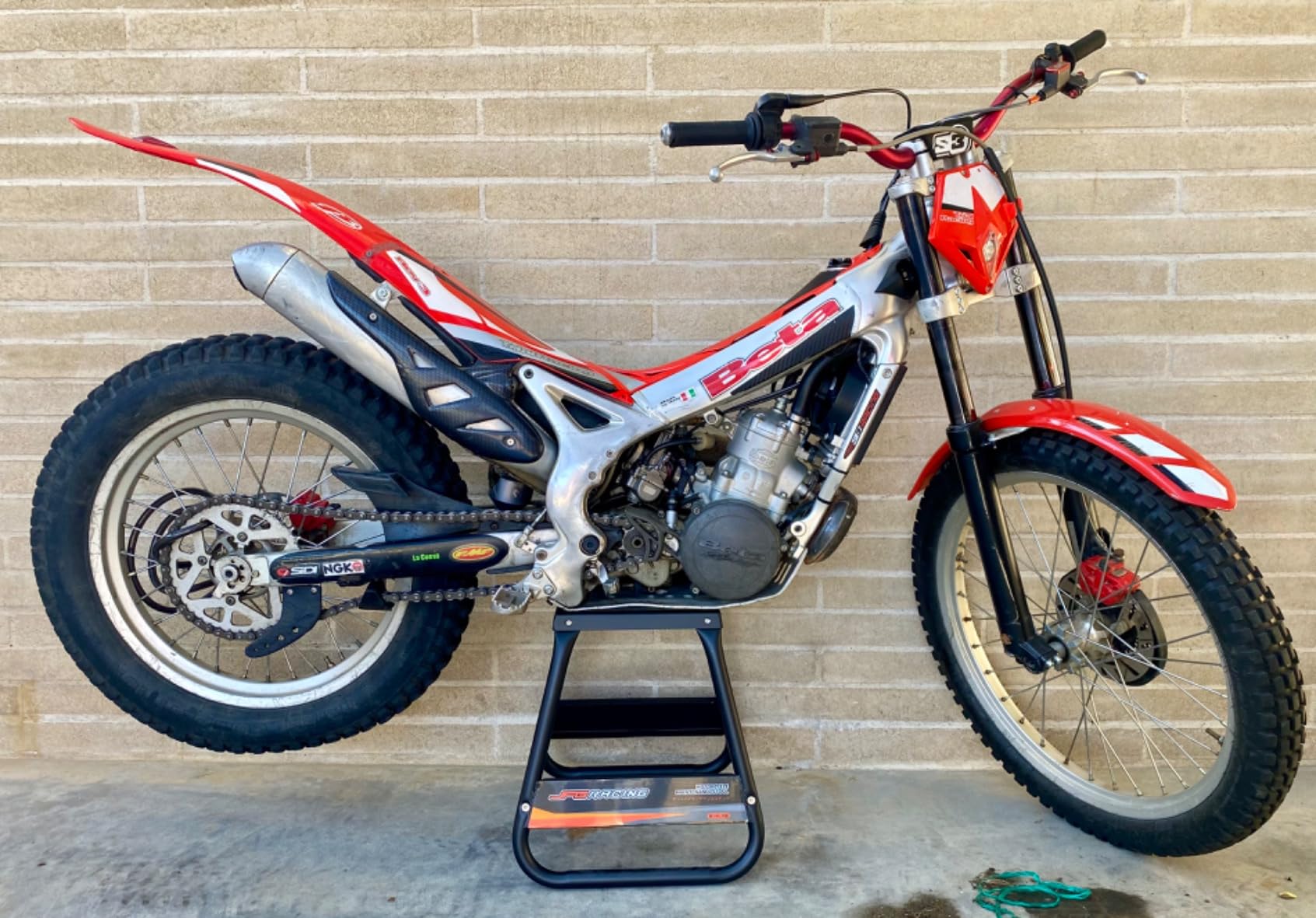 JFG RACING Detachable Dirt Bike Stand,Universal Motorcycle Lift Jack customer photo 2