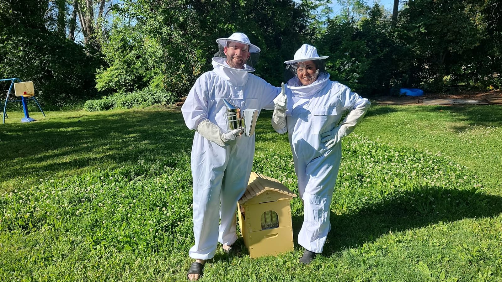 Professional Bee Suits for Men Women Sting Proof with Round Veil, Sting-Proof Full Body Protection Beekeeping Suit with Glove customer photo 1