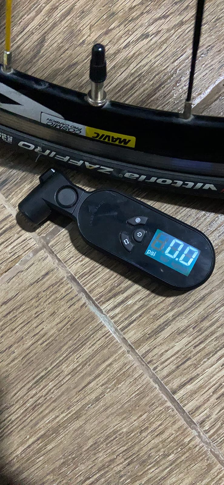 Topeak SmartGauge D2X Digital Tire Pressure Gauge - Accurate and Easy-to-Use Bike Pressure Gauge with Digital Display - Measures PSI for Presta and Schrader Valves customer photo 2