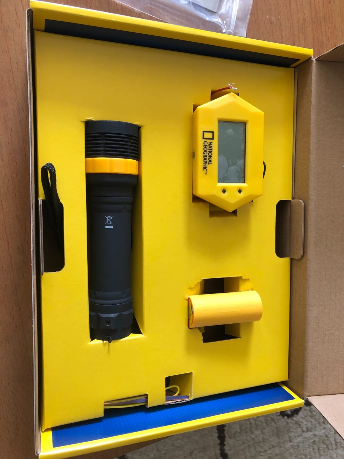 National Geographic Battery Making Science Kit with 2 STEM Projects | Potato Clock, Penny-Powered Flashlight, Electricity Experiments, Circuit Learning, Hands-On STEM Toy, Birthday Gift customer photo 1