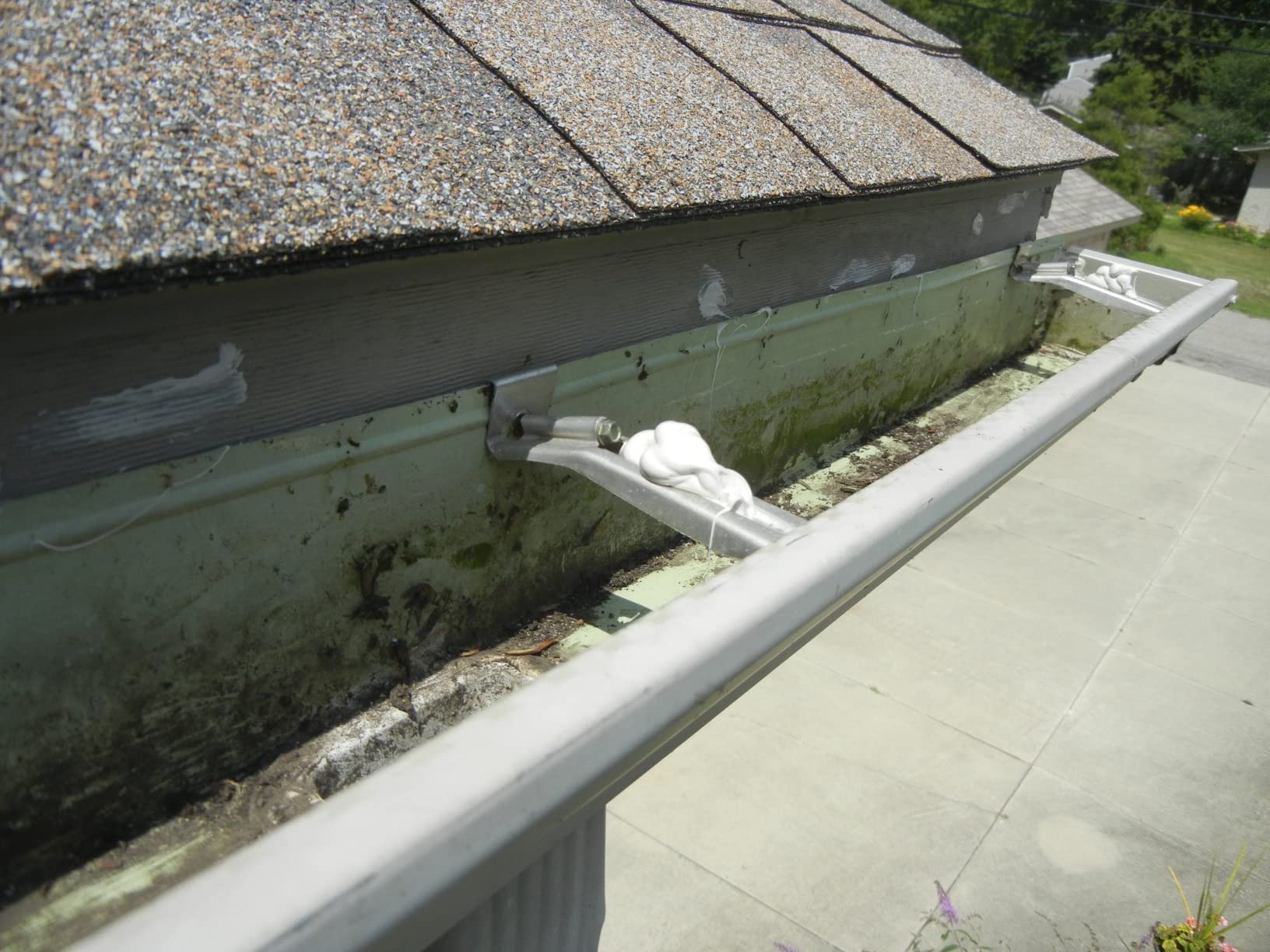 Micromesh Gutter Guards, 5 Inch, 100 FT, Stainless Mesh, White customer photo 1