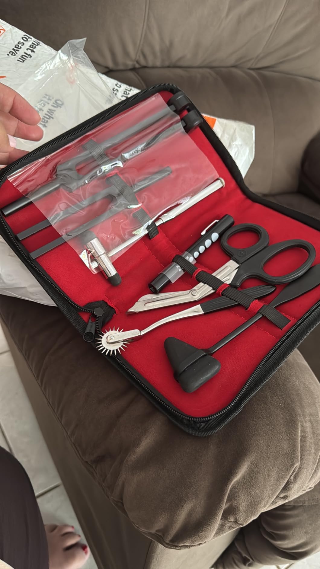 Diagnostics Kit - Percussion Taylor Reflex Hammer + C 128 & C 512 Tuning Forks + Bandage Scissors + Pupil Gauge Pen Light in Carrying Case - 6 Pieces Set - Full Black customer photo 2