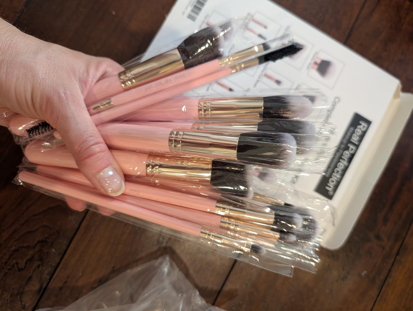 Real Perfection Makeup Brush Set 16 Pcs with 1 Eyebrow Razor Premium Synthetic Foundation Powder Concealers Eyeshadow Blush Makeup Brushes Make up Brushes Kit (Pink) customer photo 2