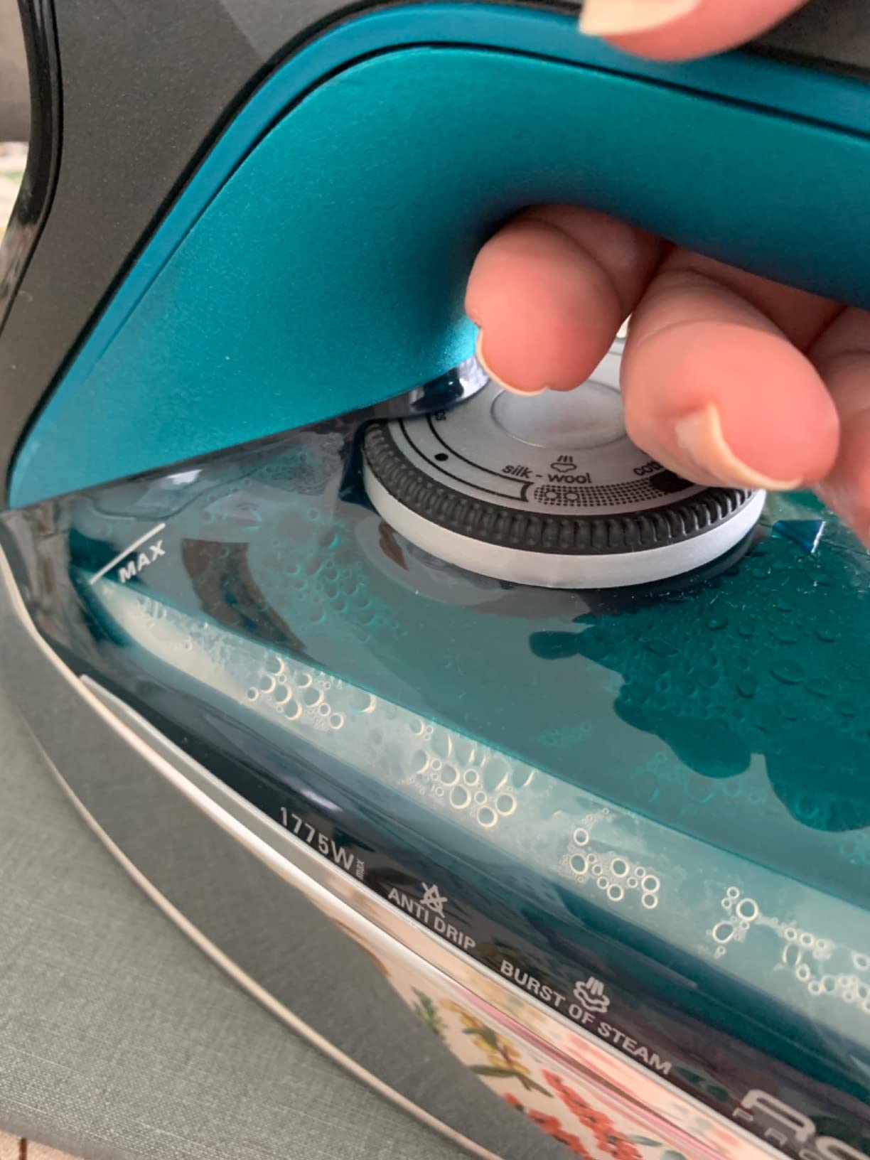 Rowenta Pro Master Stainless Steel Soleplate Steam Iron for Clothes, Anti-Drip Protection, 210 g/min, 400 Microsteam Holes, 1775 Watts Iron Steamer for Clothes, Powerful Steam DW8360 customer photo 2