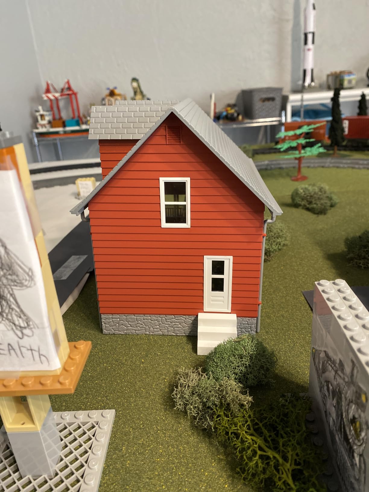 O Scale Christmas Village Model Building 1:50 Residential Modern House Assembled Architectural for Model Train Layout Diorama JZO01 (Yellow) customer photo 1