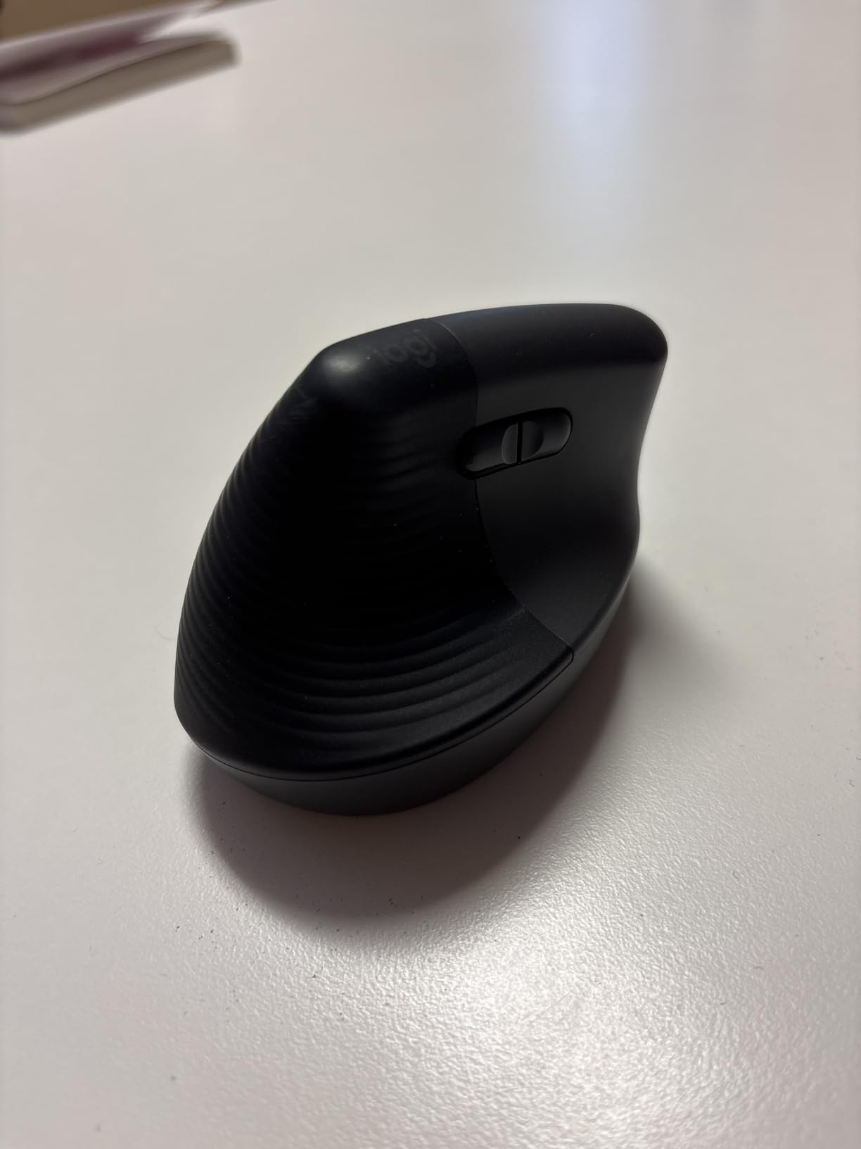Logitech Lift Left-Handed Vertical Ergonomic Wireless Mouse customer photo 2