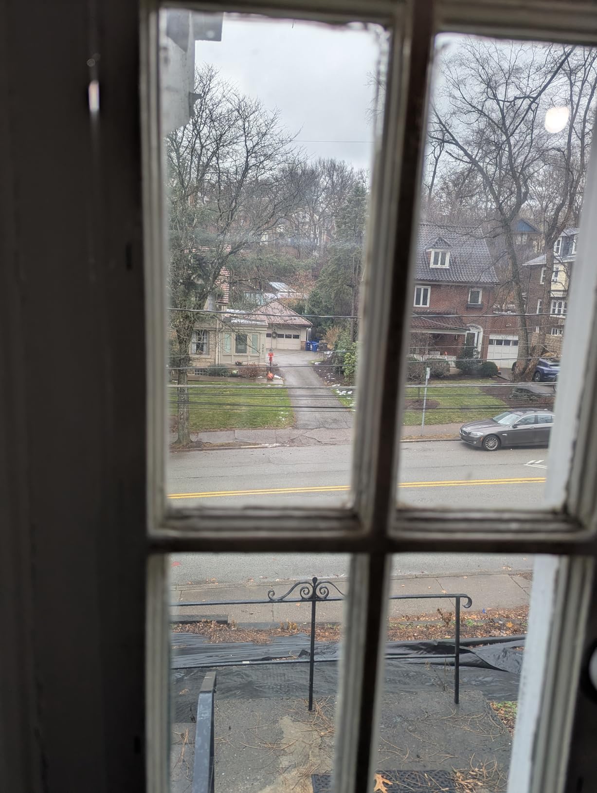 Duck Brand Window Insulation Kit - Winter Seal Kit Fits up to 10 Windows - Rolled Shrink Film Cuts to Size for Easy Indoor Installation - Tape Included - 62 in. by 420 in.- Clear customer photo 1