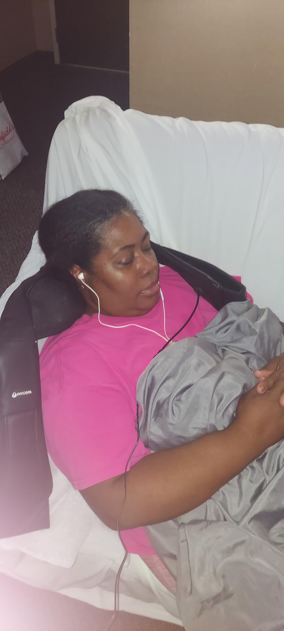 InvoSpa Shiatsu Massager with Heat - Deep Tissue Kneading Pillow for Neck, Shoulders, and Back - Electric Full Body Massage customer photo 1