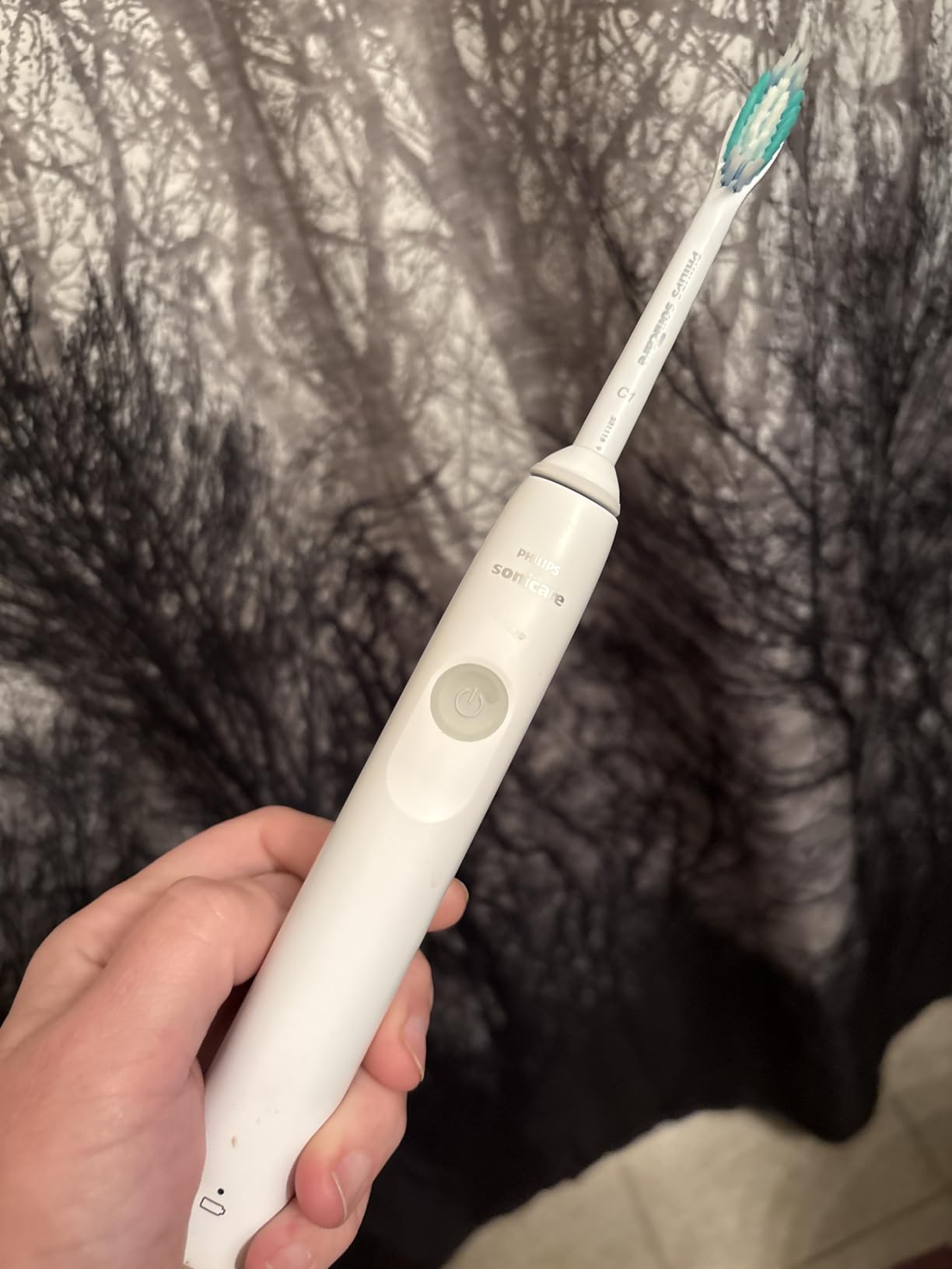 PHILIPS Sonicare 1100 Rechargeable Electric Toothbrush, 1 Brush Head, White customer photo 1