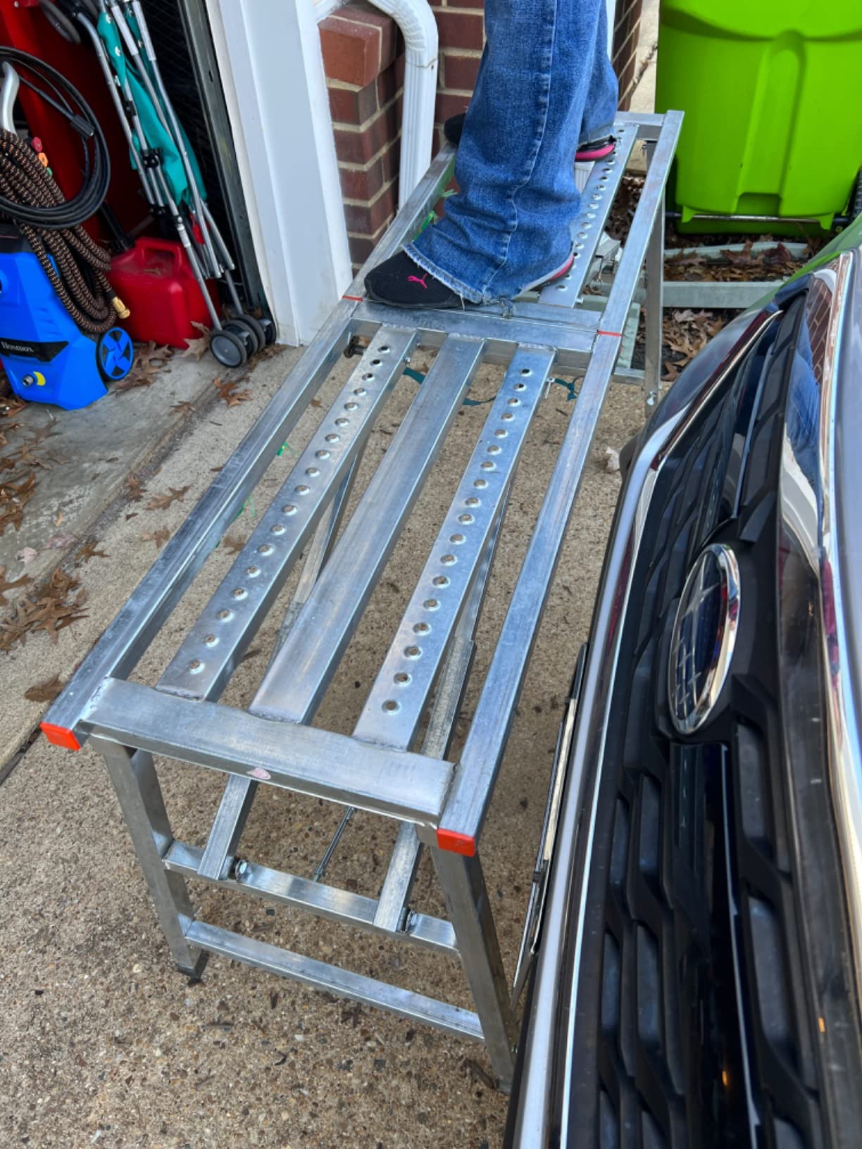 Daxiang Portable Scaffolding Platform 55(L) x15(W) x27-43(H)