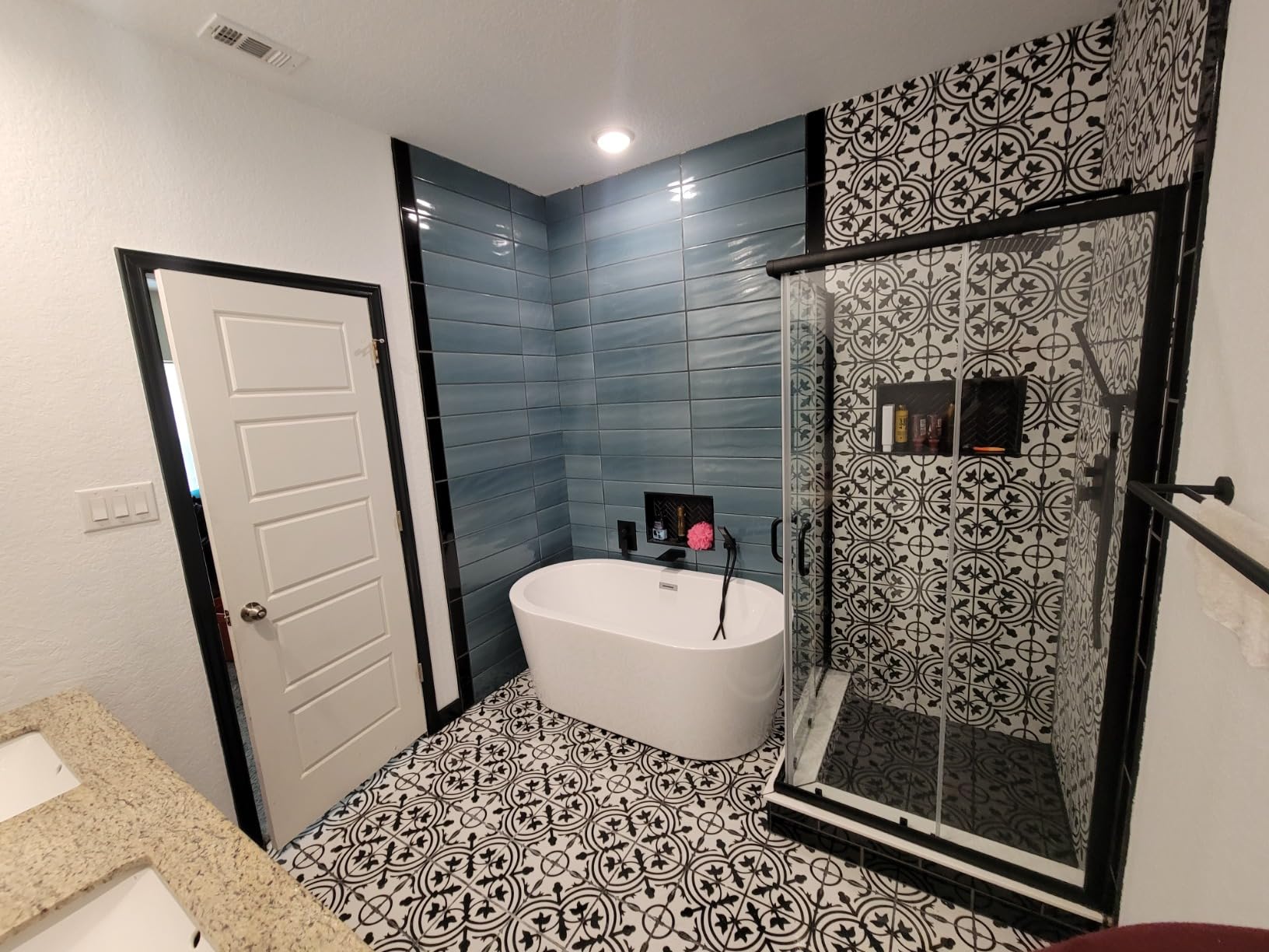 ELEGANT Corner Shower Enclosure 36 in.D x 36 in. W x 72 in. H, Double Sliding Corner Shower Door with 1/4 in. Tempered Glass, Sliding Shower Enclosure in Black customer photo 1