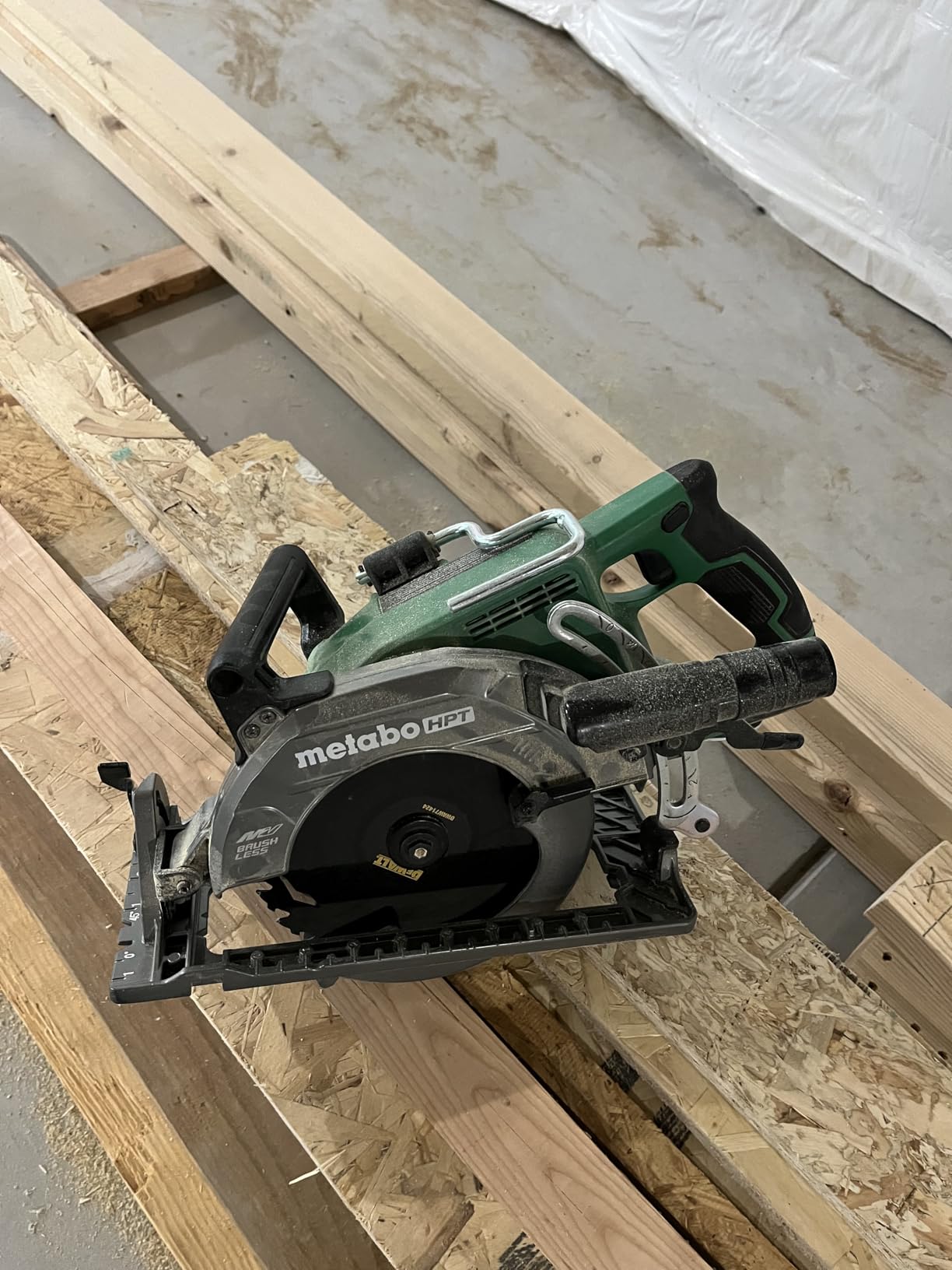 Metabo HPT 36V Rear Handle Circular Saw, Brushless, C3607DWA, Cordless, Electric Brake, 53° Bevel, 7-1/4 Inch Blade, MultiVolt Battery Compatible customer photo 1