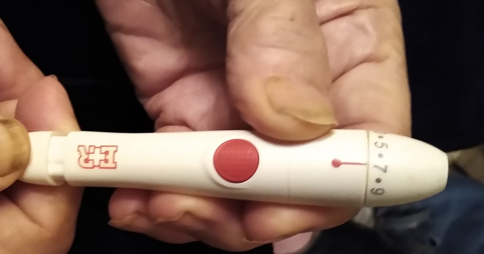 Ever Ready First Aid Lancing Device with 100 30 Gauge Twist Lancets for Blood Sugar Testing customer photo 1