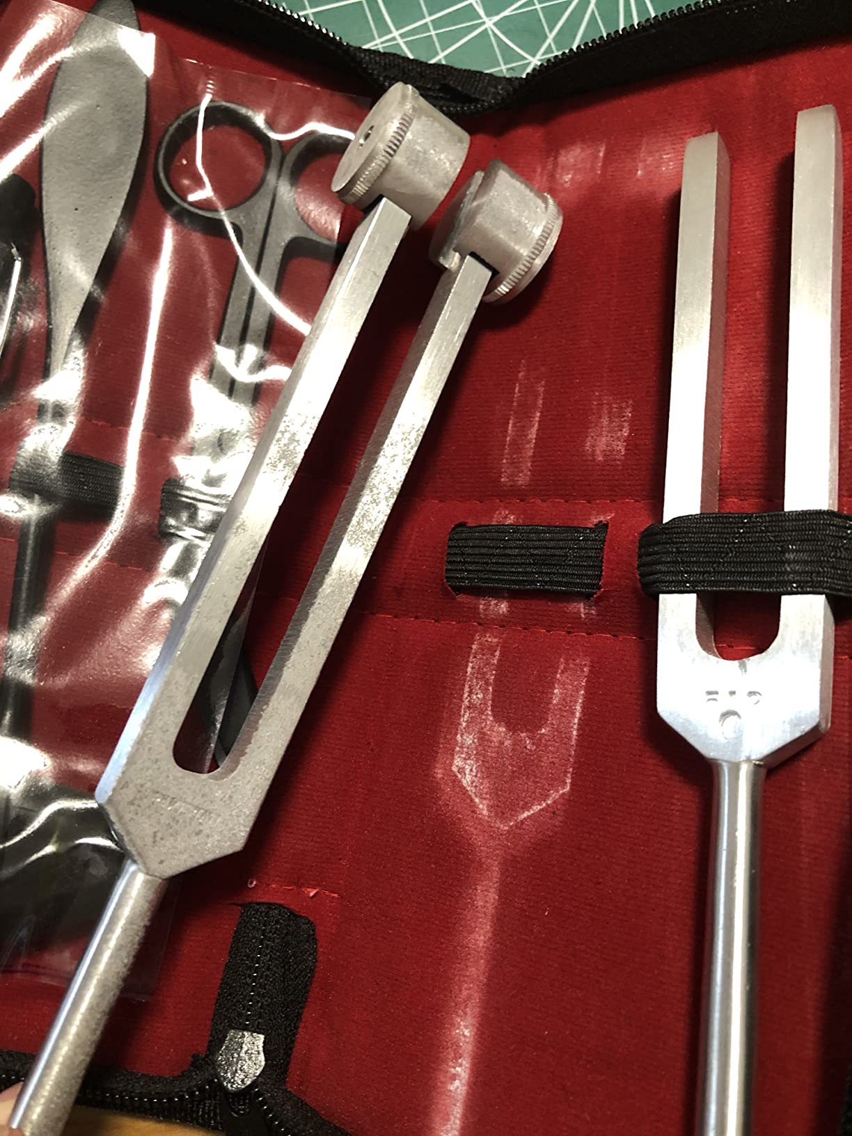Diagnostics Kit - Percussion Taylor Reflex Hammer + C 128 & C 512 Tuning Forks + Bandage Scissors + Pupil Gauge Pen Light + Buck Hammer + Pin Wheel in Carrying Case - 8 Pieces Set - Full Black customer photo 2