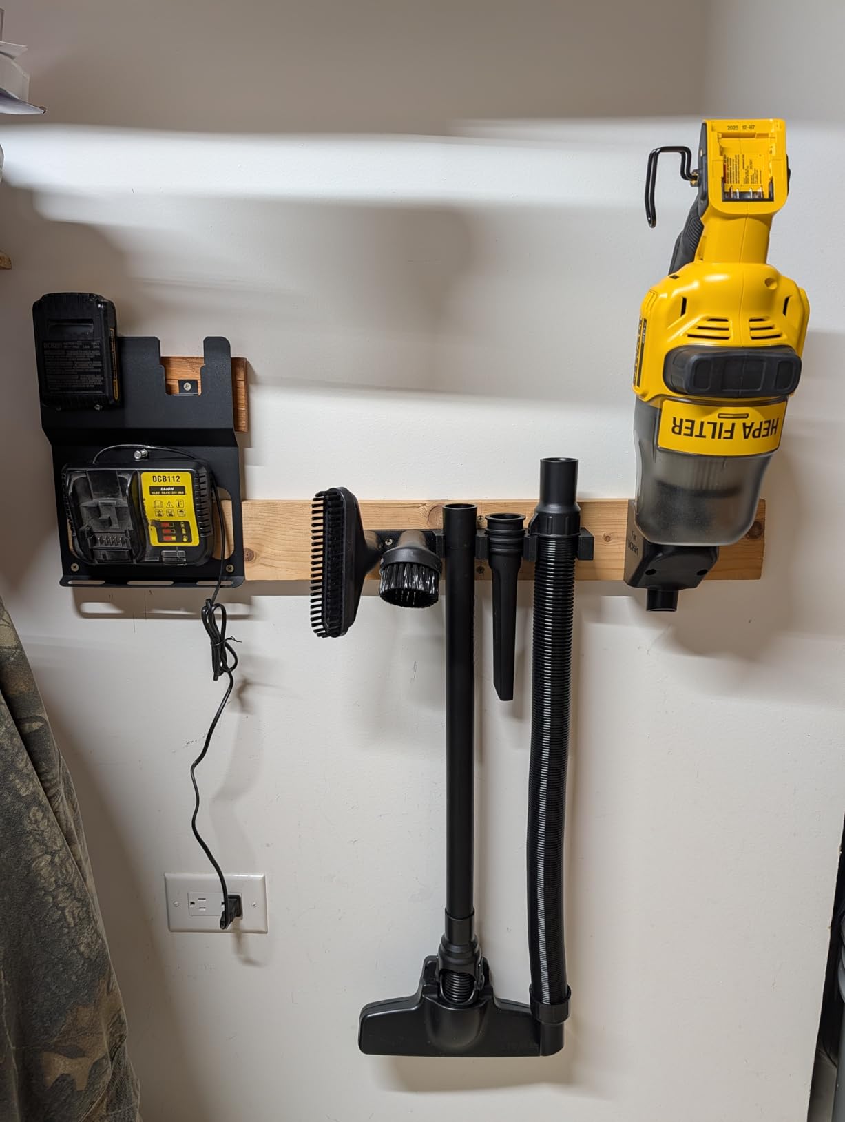 DEWALT 20V Handheld Vacuum Cordless, Car Vacuum with HEPA Filter, 6 Attachments and LED Light, High Performance Dry Only Small Shop Vac, Battery Not Included (DCV501HB) customer photo 2