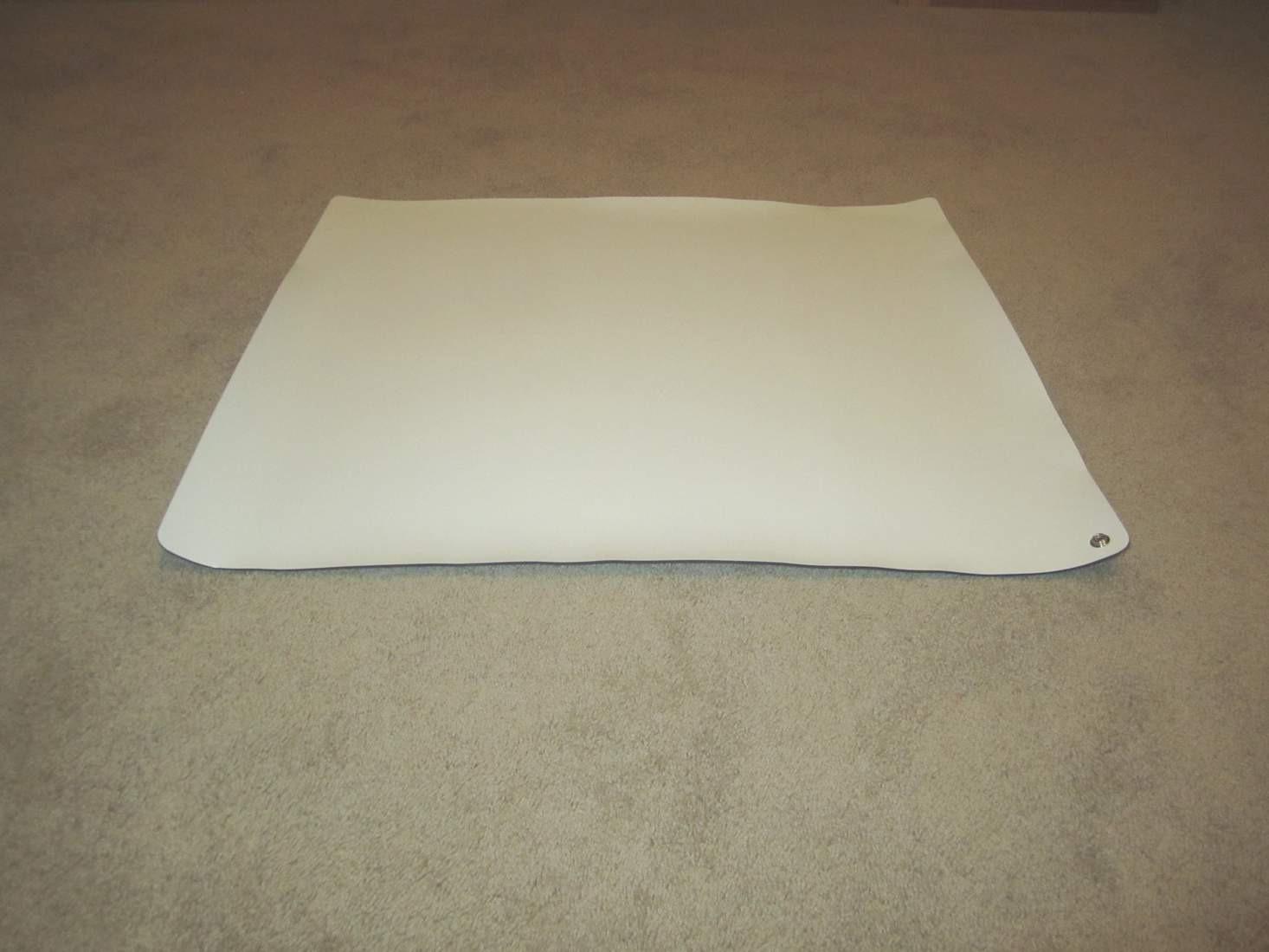 StarTech Large Anti-Static ESD Mat, TAA, ANSI/ESD S4.1 compliant, 23x47