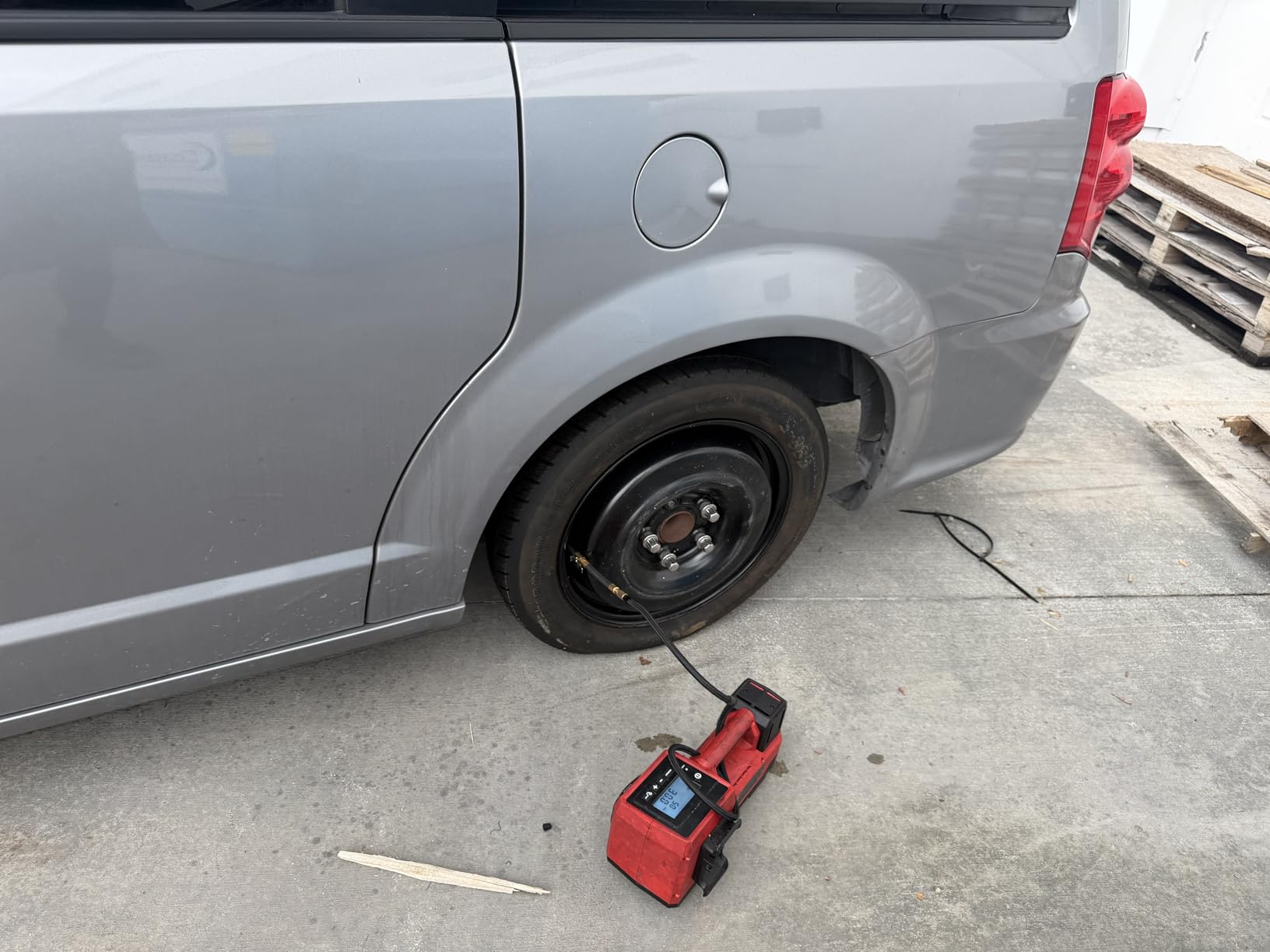 Milwaukee M18 Inflator 2848-20 customer photo 2