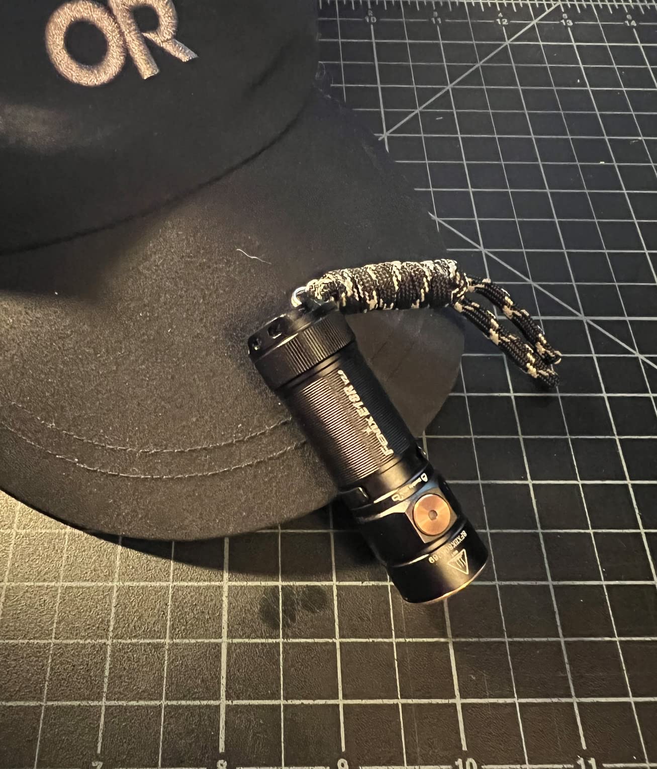 Fenix E18R V2.0 EDC Flashlight, 1200 Lumens USB-C Rechargeable Ultra Compact Pocket Light (Black) customer photo 2