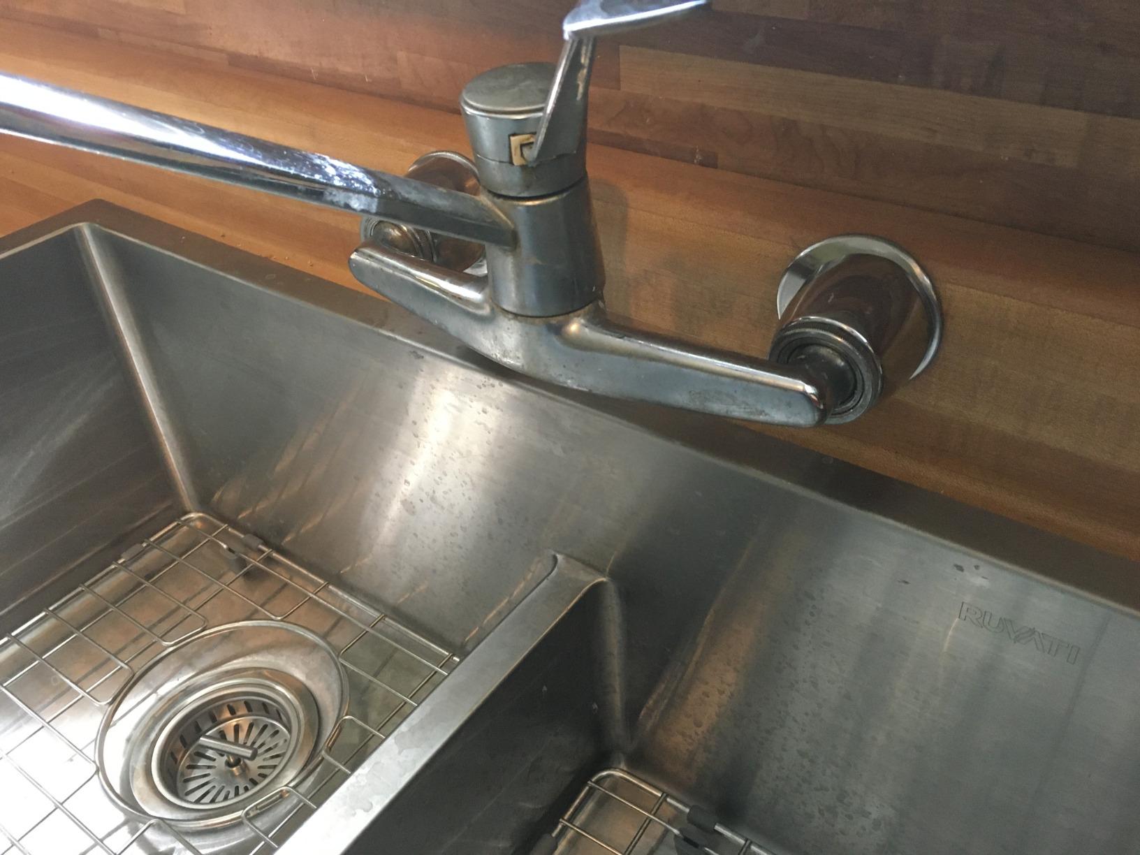 Ruvati 33-in 40/60 Low-Divide Undermount Kitchen Sink - RVH7418 customer photo 1