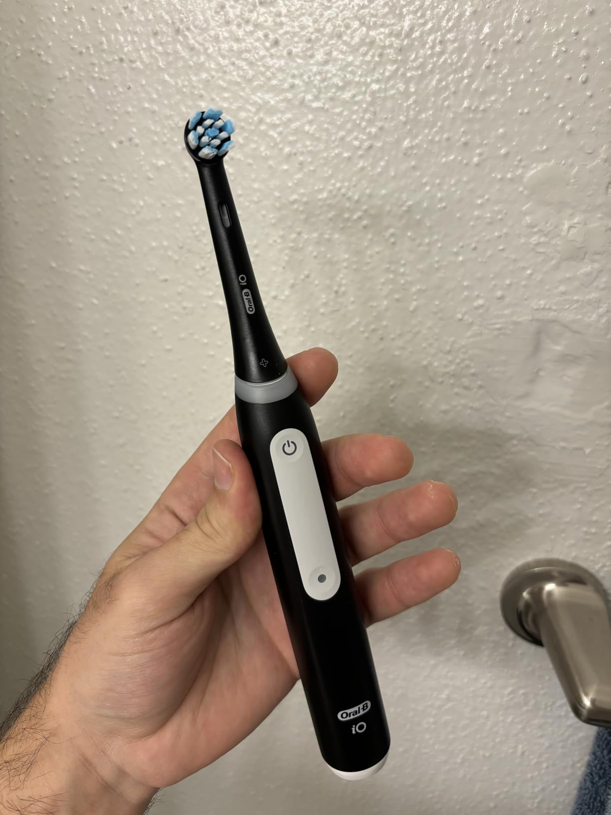 Oral-B iO Series 3 Limited Deep Clean Rechargeable Electric Toothbrush for Adults, Black, 3 Modes, Smart Pressure Sensor, Plaque Removal and Gum Care, 2 Replacement Brush Heads, Travel Case customer photo 1