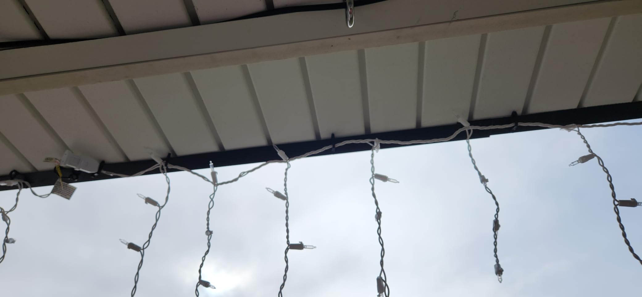 MEILIDY Christmas Light Clips, Plastic Gutter Clips, Clear, 100 Pcs | Weatherproof, Compact Discreet Look, Suitable for Hanging Outdoor Holiday Seasonal String Lights customer photo 2