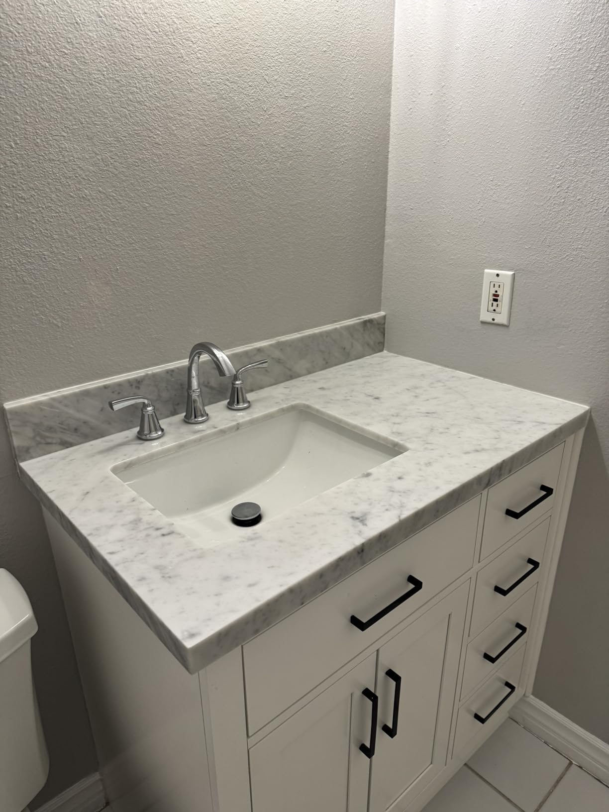 ARIEL Hepburn 36-inch Bathroom Vanity with Sink,Solid Wood, 1.5-inch Italian Carrara Marble Countertop, Single Rectangular Porcelain Sink, 2 Soft Closing Doors, 5 Dovetail Drawers, Grey customer photo 1
