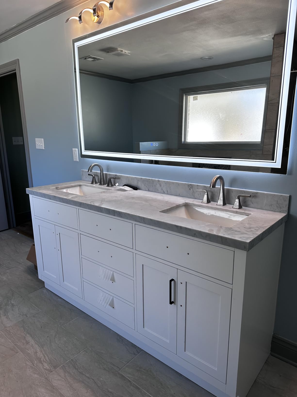 ARIEL Hepburn 36-inch Bathroom Vanity with Sink,Solid Wood, 1.5-inch Italian Carrara Marble Countertop, Single Rectangular Porcelain Sink, 2 Soft Closing Doors, 5 Dovetail Drawers, Grey customer photo 2