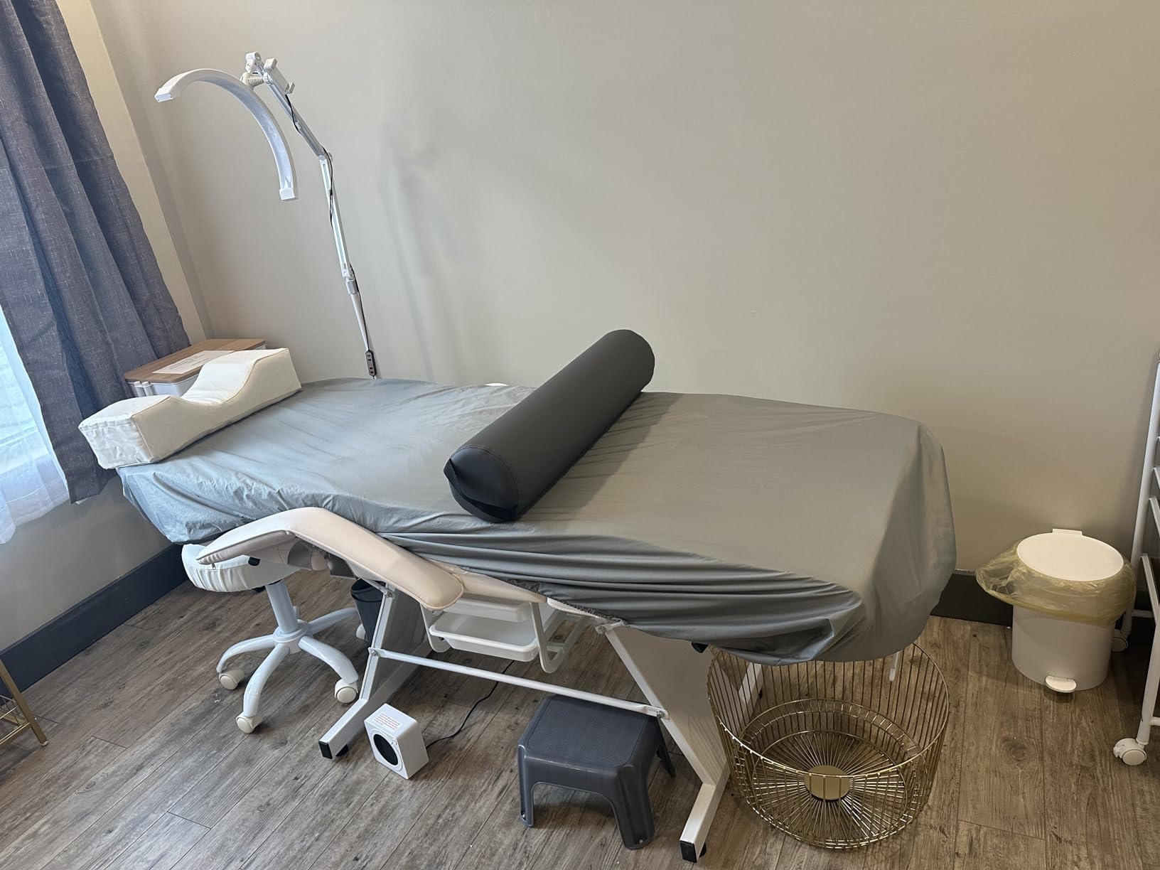 Facial Chair,73″ Tattoo Chair for Client,3-Section Adjustable Massage Table with Stool,Multipurpose Beauty Beds Salon Equipment for Esthetician,Tattooshop,Spa (White) customer photo 1