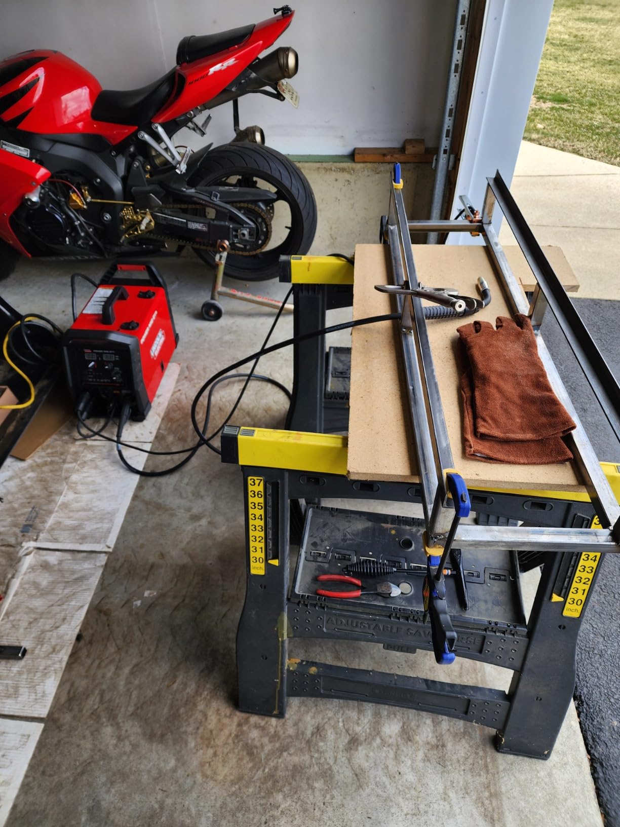 Lincoln Electric Power MIG 211i MIG Welder - Dual-Voltage 120/230 V, 20-211 A Output, Flux-Cored Ready, Portable 41 lb Machine, Model K6080-1 customer photo 1