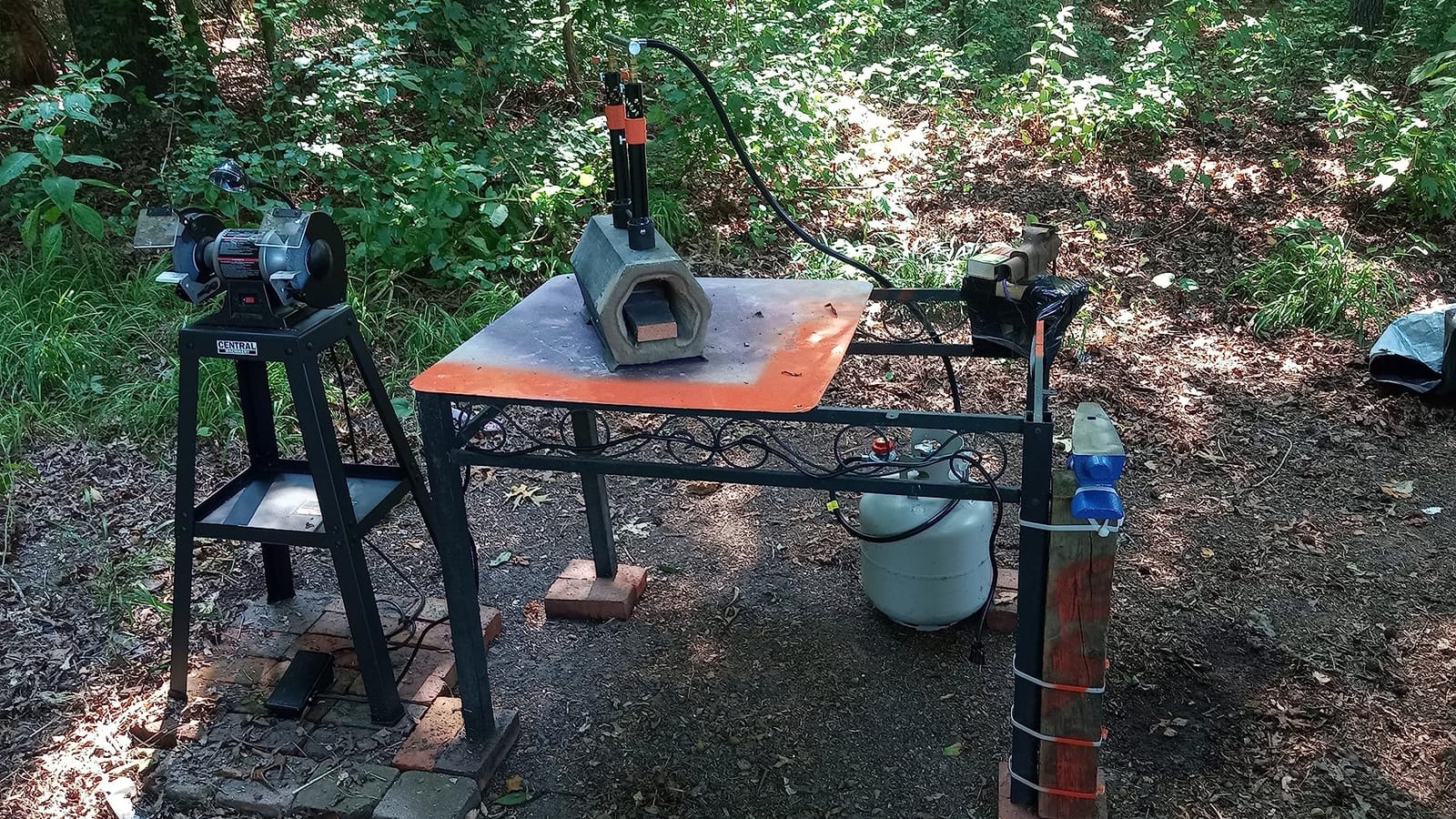 VEVOR Portable Propane Forge, Double Burner Tool and Knife Making, 2600°F, Large Capacity Blacksmith Farrier Forges, Mini Furnace Blacksmithing, Gas Forging Tools and Equipment, Complete Kit customer photo 1