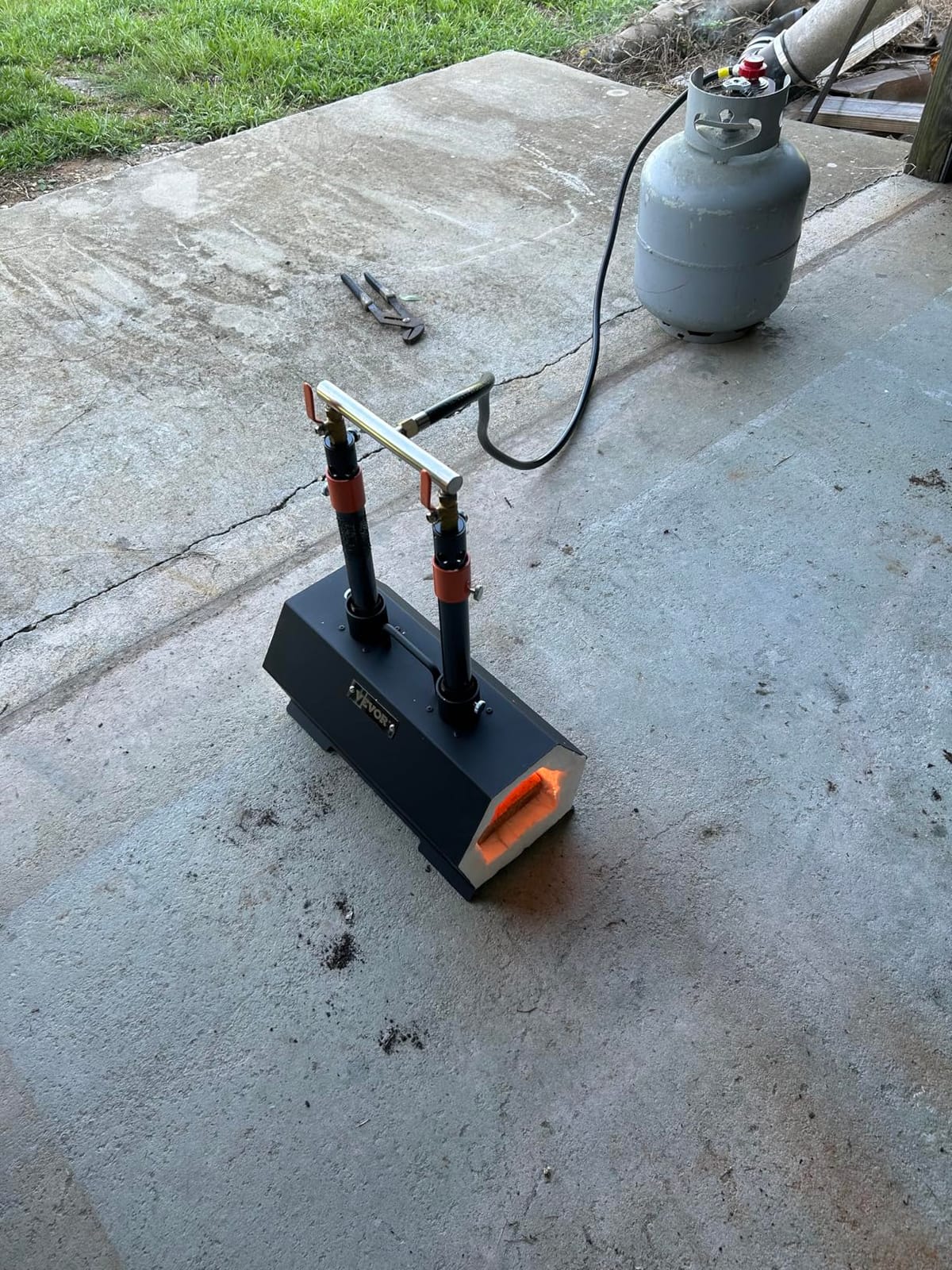 VEVOR Portable Propane Forge, Double Burner Tool and Knife Making, 2600°F, Large Capacity Blacksmith Farrier Forges, Mini Furnace Blacksmithing, Gas Forging Tools and Equipment, Complete Kit customer photo 2
