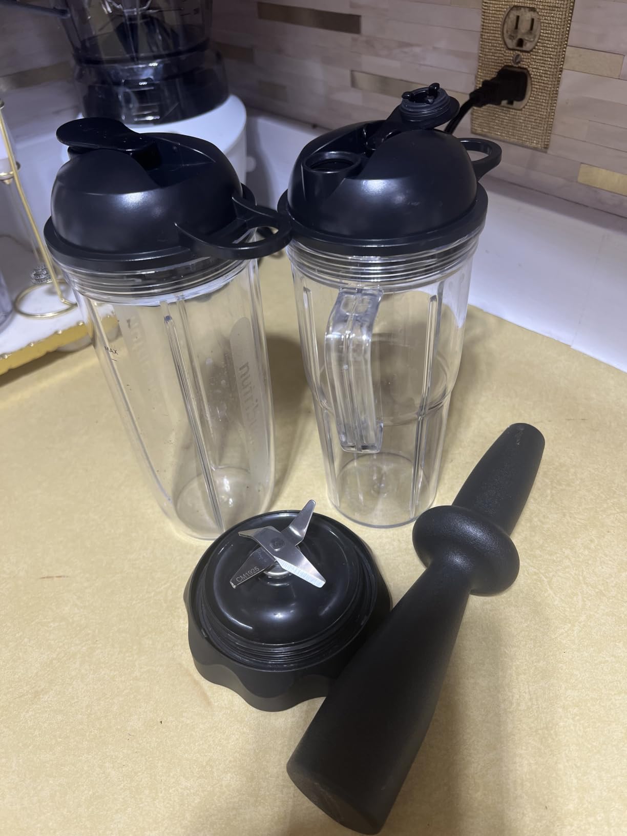 Nutribullet Full-Size Blender Combo, Single-Serve & Large Capacity, 1200W, 64oz Pitcher, 32oz Cup, Extractor Blade, 3-Speed, Pulse, Smoothies, Soups, Sauces, Easy Cleaning, Dark Gray, NBF50500 customer photo 2