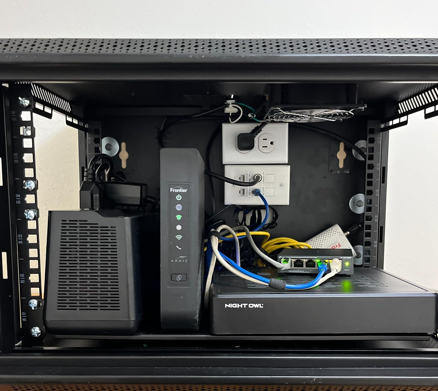 Tecmojo 6U Wall Mount Server Cabinet IT Network Rack Enclosure Lockable Door and Side Panels Black, Cooling Fan, Standard Glass Door, 450mm Depth, for 19 inch IT Equipment, A/V Devices customer photo 1