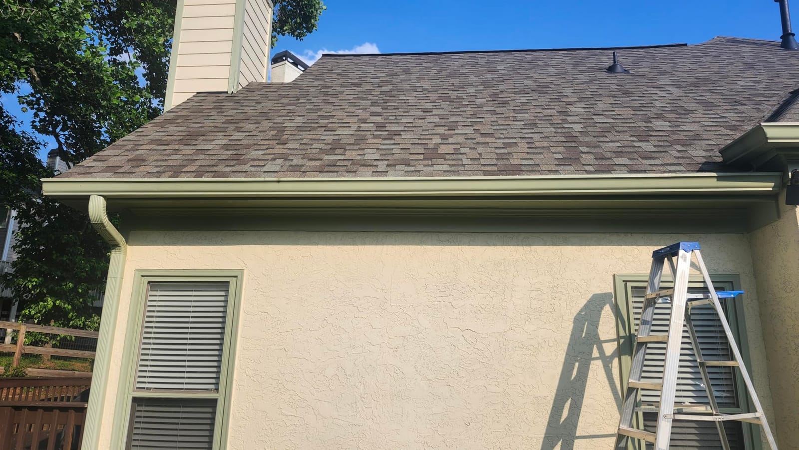 GUTTERHAWK Gutter Guard - 48 FT. (Nominal) Black All-Aluminum Gutter Guard Kit with Screws Included. Fits 6 in. Gutters. DIY Friendly. (6 in. x 47.625 in. Pieces) customer photo 1