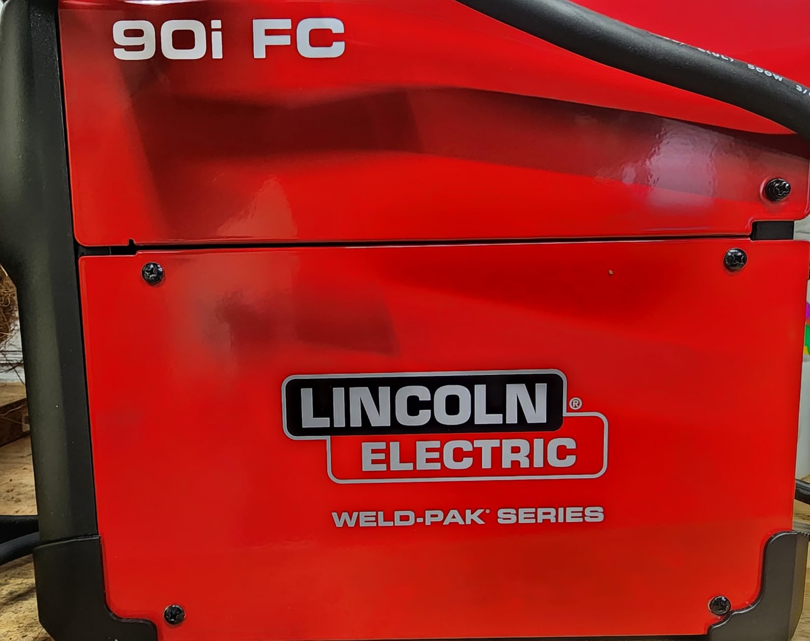 Lincoln Electric 90i FC Flux Core Wire Feed Weld-PAK Welder, 120V Welding Machine, Portable w/Shoulder Strap, Protective Metal Case, Best for Small Jobs, K5255-1 customer photo 2
