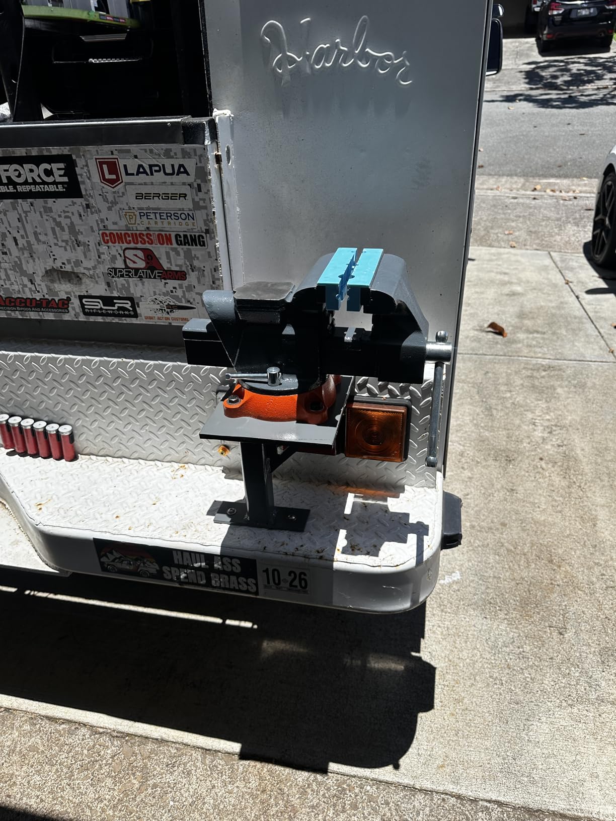 VEVOR Bench Vise, 6-inch Jaw Width 5.9-inch Jaw Opening, 360-Degree Swivel Locking Base Multipurpose Vise w/Anvil, Heavy Duty Ductile Iron Workbench Vise w/Bolts & Nuts customer photo 2