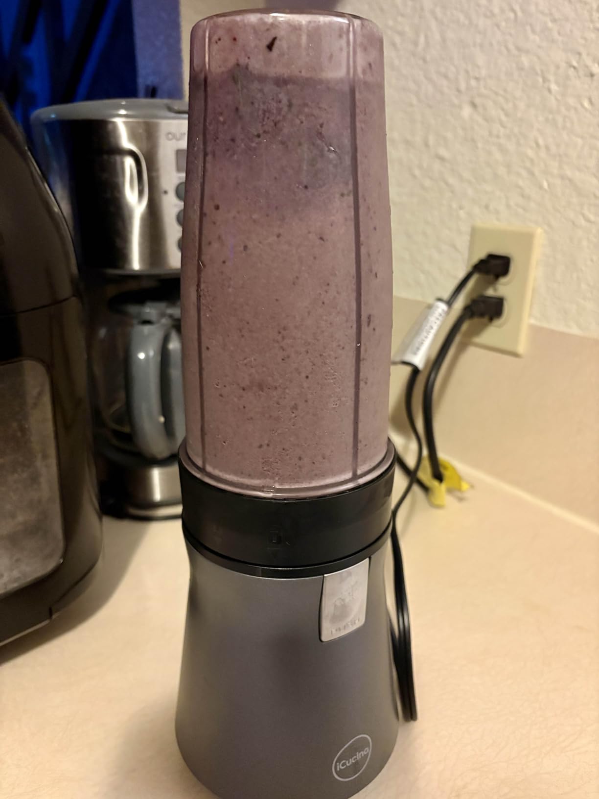 iCucina Smoothie Blender, Personal Blender for Shakes and Smoothies, 700W Pulse Technology Single Serve Blenders with 2 x 28oz Portable Cups for Ice Crush, Frozen Fruit Drinks customer photo 1