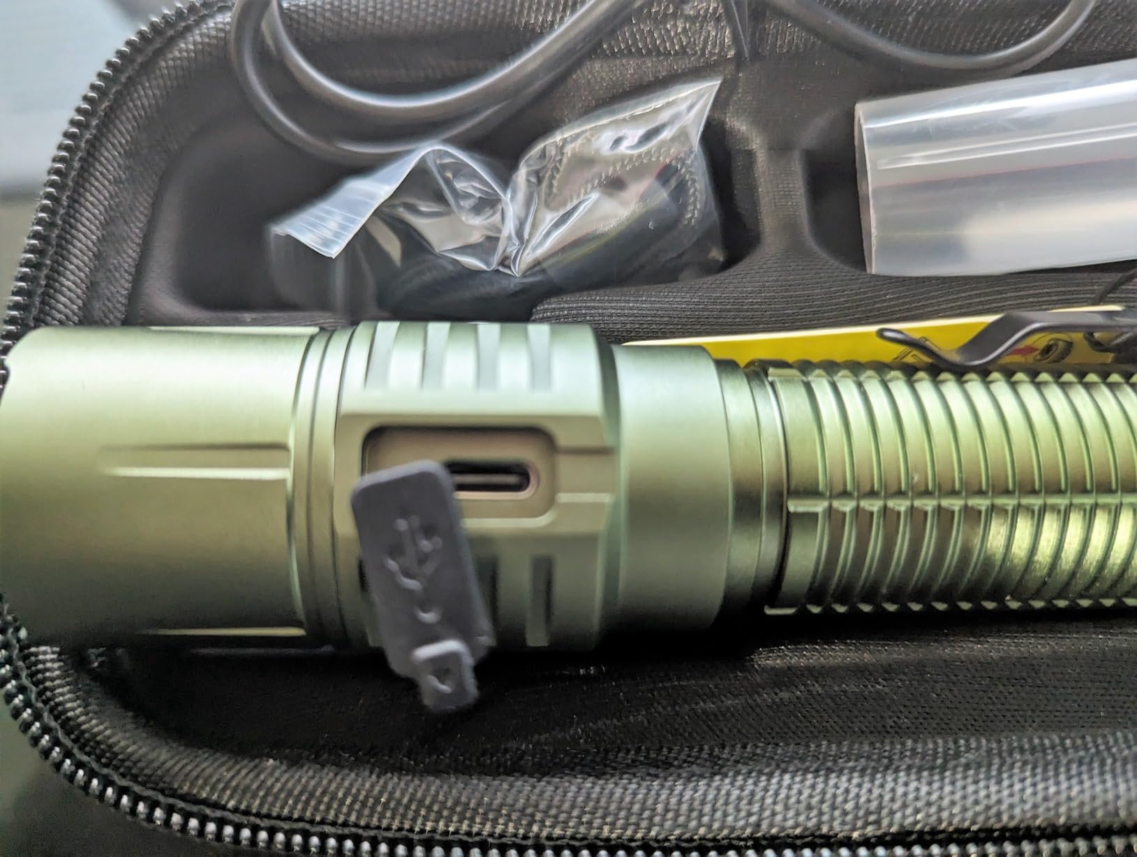 MX75 2530 Lumen LED Tactical Flashlight Law Enforcement, 390 Yards Beam Distance USB-C Rechargeable Pocket Flashlight with Battery customer photo 1