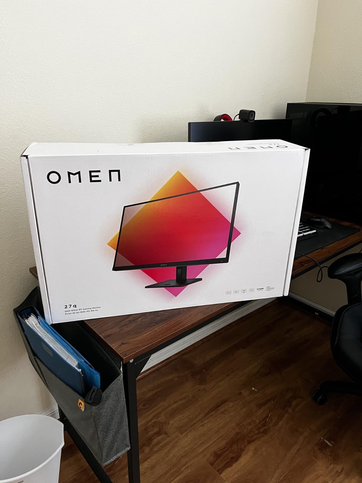 HP OMEN 27q QHD 165Hz Gaming Monitor, QHD Display (2560 x 1440), IPS Panel, 99% sRGB, 95% DCI-P3, 16:9, AMD FreeSync Premium Technology, 27q (2023) customer photo 1