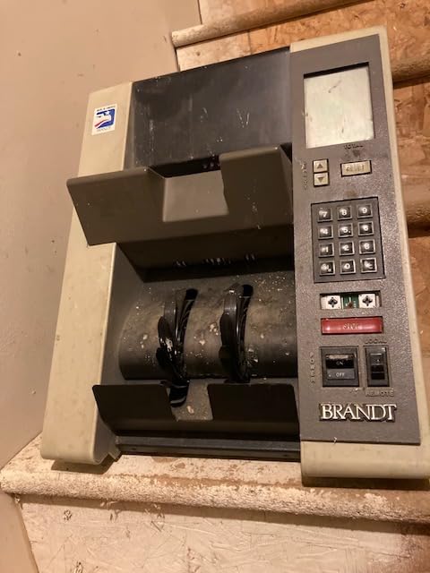 MUNBYN IMC51 Money Counter Machine Count Value, Add+Batch/Add+Value Mode Bill Counter, UV/MG/IR/MT Detection, USD only Cash Counter, 1100 Bills/min, Money Counting Machine with LCD Display (Black) customer photo 1