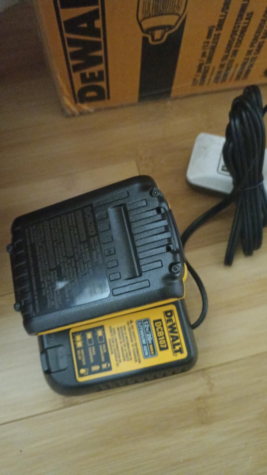 DEWALT 20V MAX Cordless Drill Driver Set, Electric Drill, Brushless 1/2 In 2 Speed, 2.0 Ah Battery and Charger Included, LED Light (DCD777D1) customer photo 2
