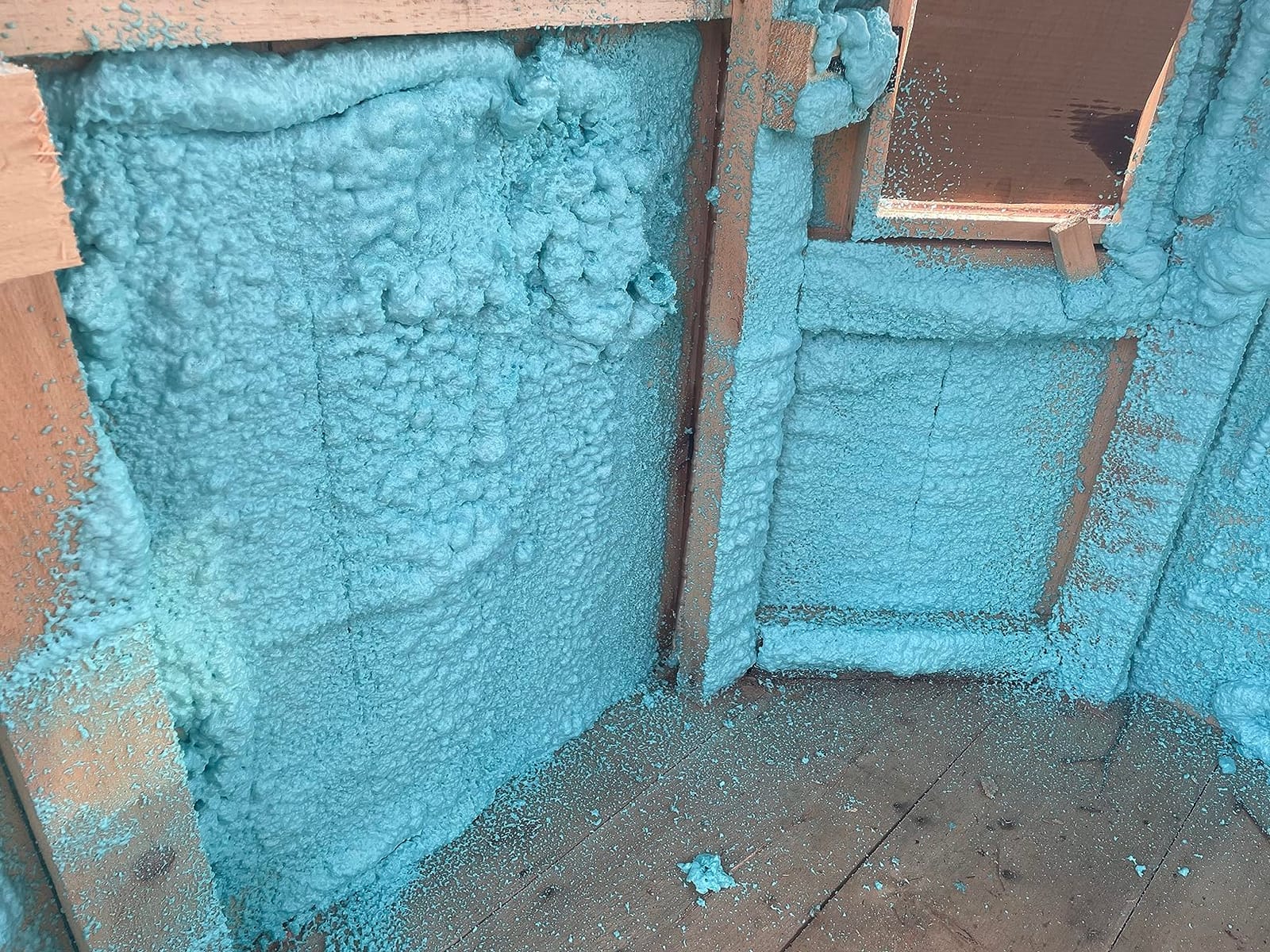 QuickCoat Closed Cell Spray Foam Insulation Kit for Wall–12x32.8oz(930g) Covers 240 Board Ft–DIY Expanding Sealant Set, Insulates Heat&Sound, Fills Gaps&Cracks–12 Foam Cans, Cleaner, Gun&Safety Gear customer photo 2
