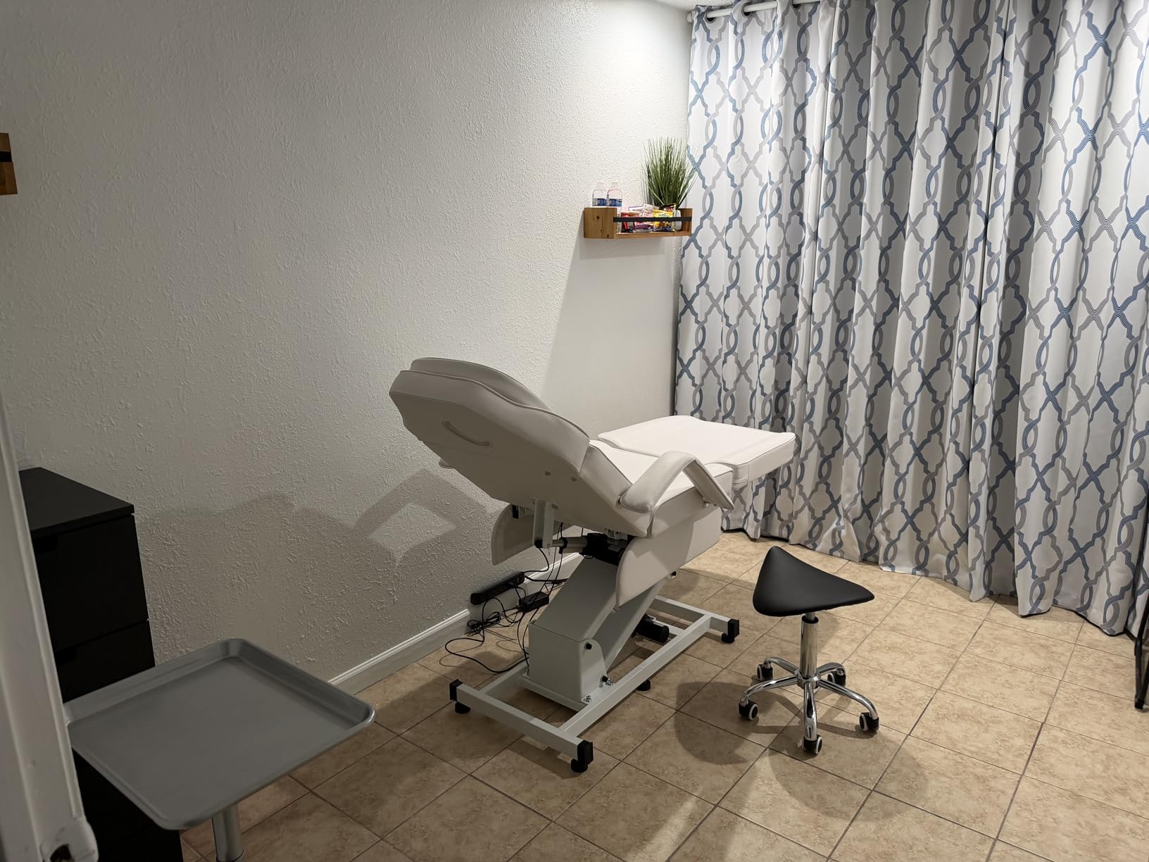 BarberPub 3-Motor Electric Tattoo Chair Salon Massage Facial Bed White 2751 customer photo 1