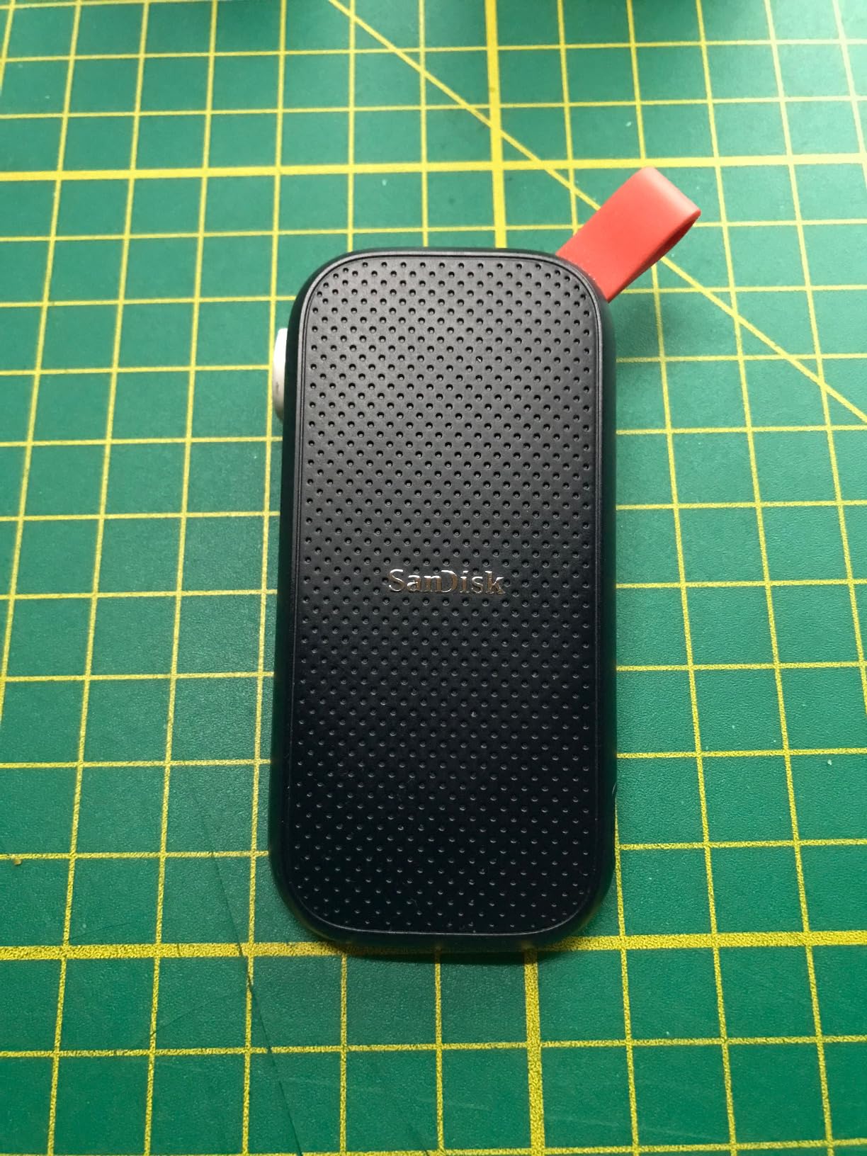 SanDisk 1TB Portable SSD - Up to 800MB/s Read Speeds, Black (Old Model) | External Solid State Drive, Compatible with Laptops & Tablets, Up to 2M Drop Protection, USB 3.2 Gen 2 customer photo 1