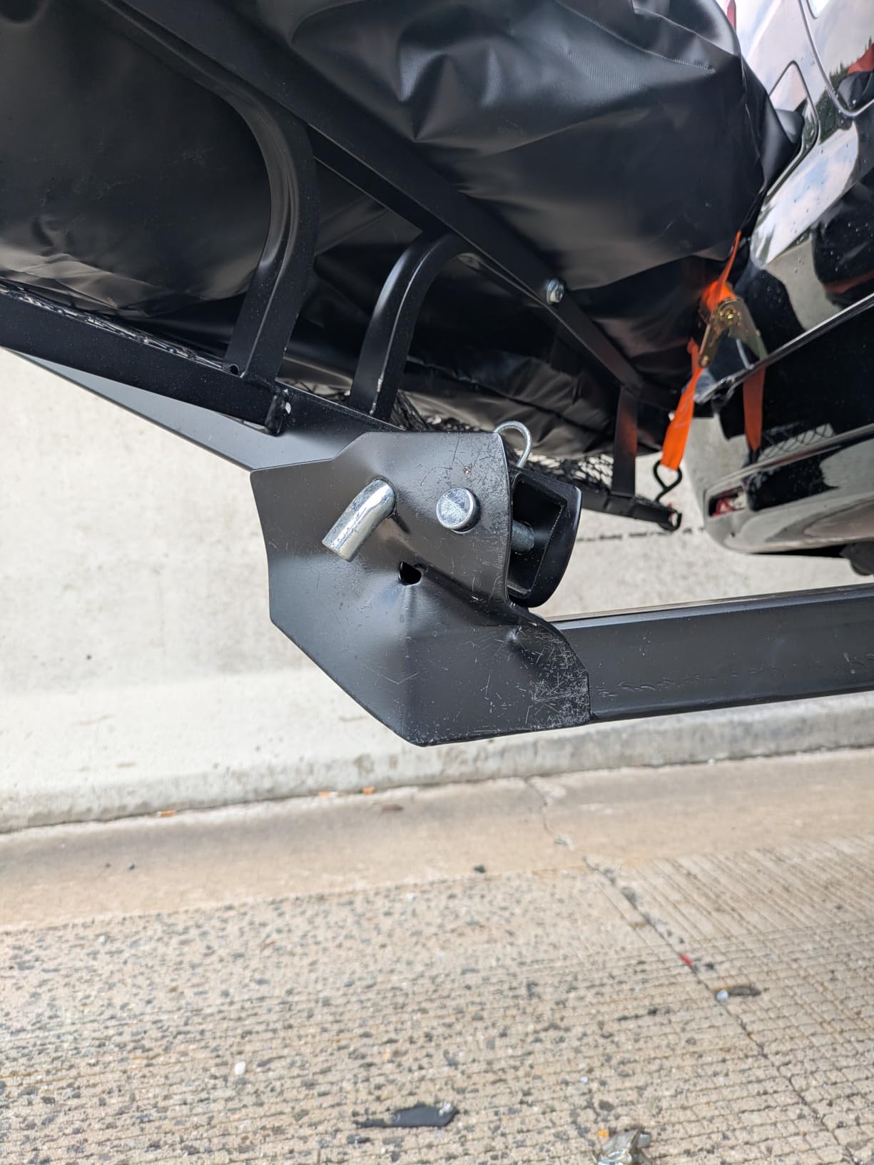 VEVOR 60 x 24 x 6 in Folding Hitch Cargo Carrier 500lbs Capacity customer photo 1