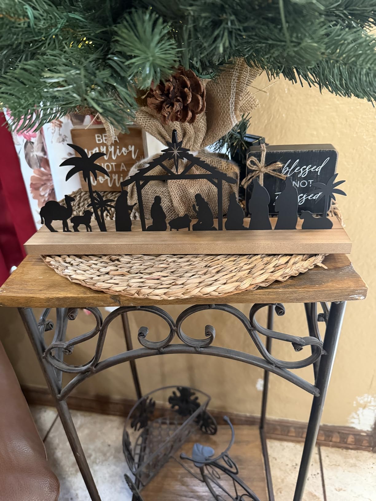 Pinkunn Metal Nativity Scene Desktop, Black Nativity Set for Christmas | Nativity Set and Figures with Wood Base, Christmas Shelf Decor Indoor, Home Table Mantel Display, Easy to Assemble customer photo 1