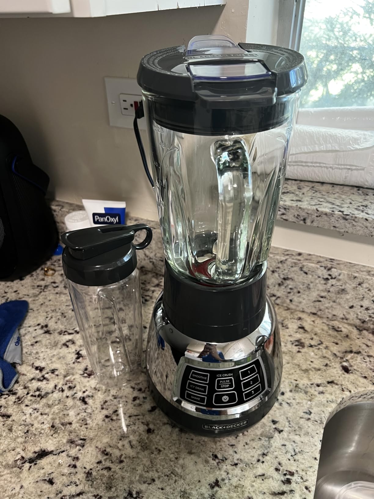 Black+Decker Quiet Blender with 6-Cup Cyclone Glass Jar, 3 Speeds + 3 Functions & Serrated Blade Technology for Faster Blending, Pulse Button and 24-oz Personal Jar, 900W customer photo 2