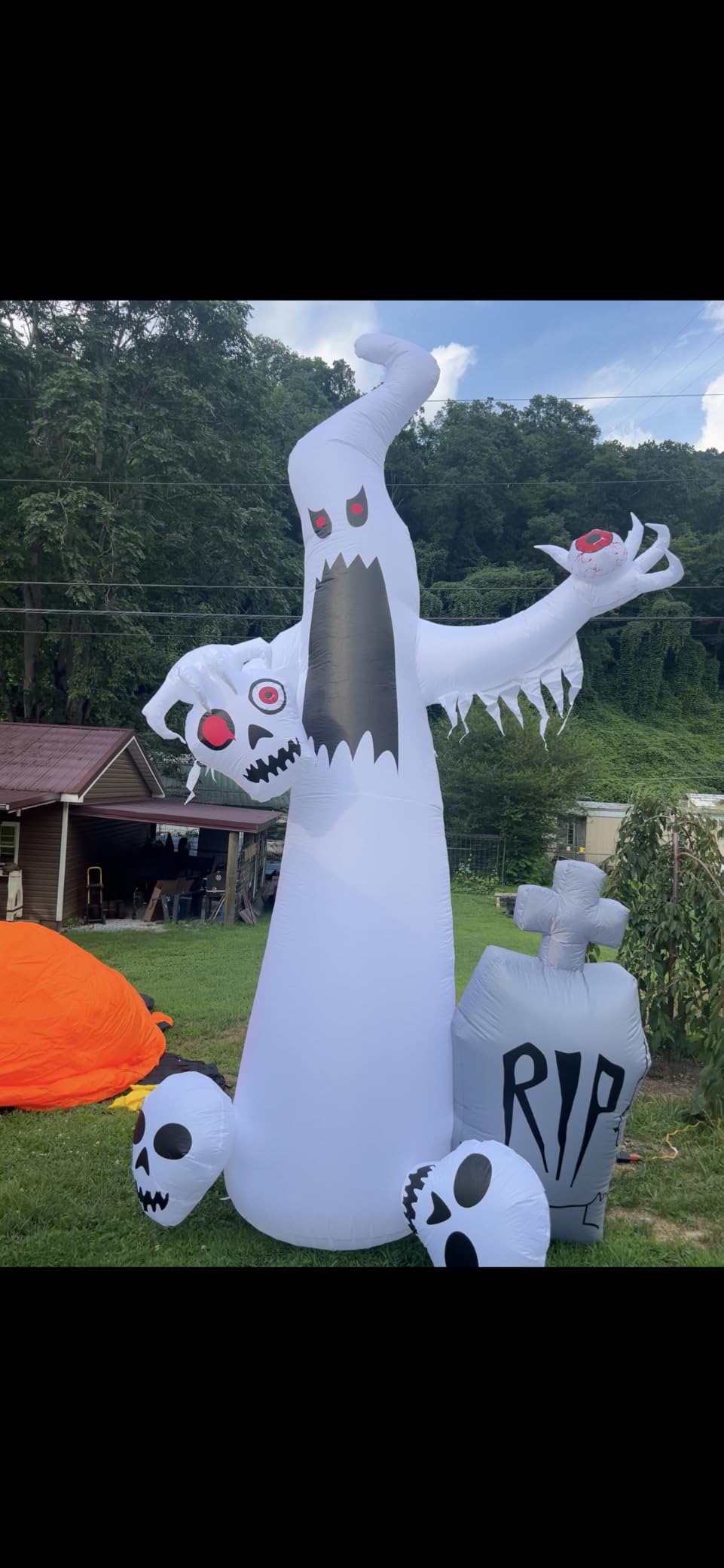 HOPOCO 12 FT Halloween Inflatables Outdoor Decorations Ghost with 3 Skulls, Built-in LED customer photo 1
